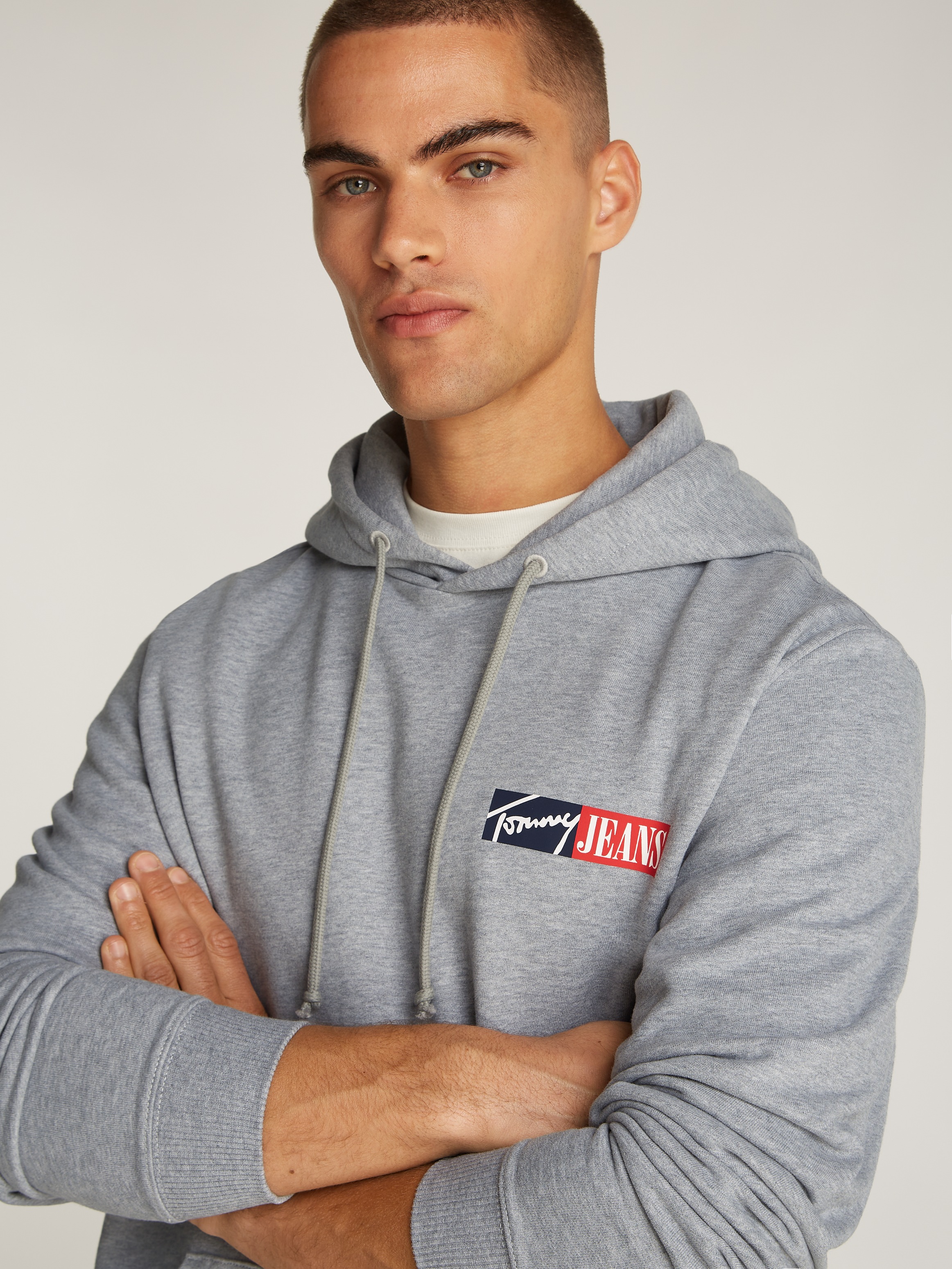Tommy Jeans Plus Hoodie »TJM REG ENTRY GRAPHIC HOODIE EXT«, in Großen Größen, Logodruck, Kängurutasche