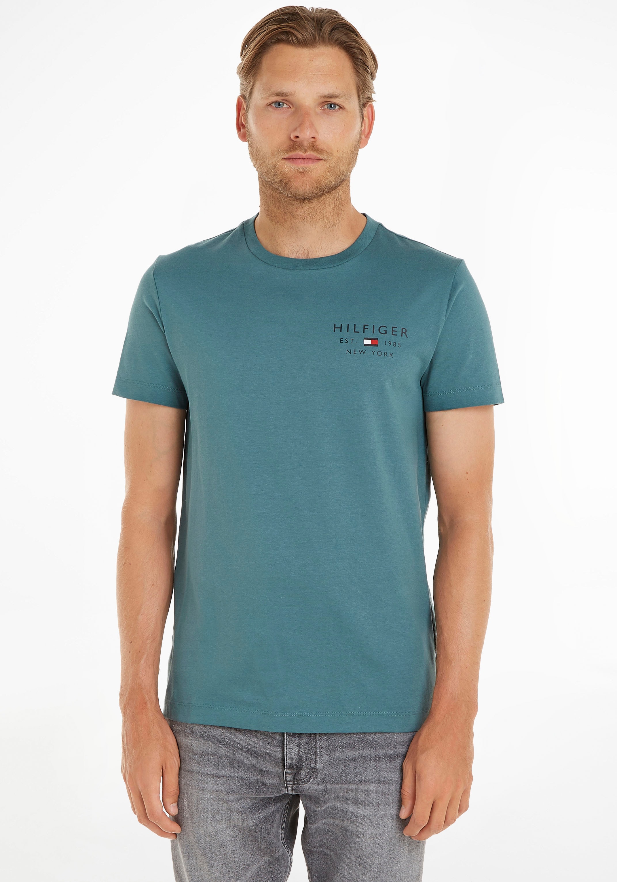Tommy Hilfiger Rundhalsshirt »BRAND LOVE SMALL LOGO TEE«, in Basicform  online shoppen bei OTTO