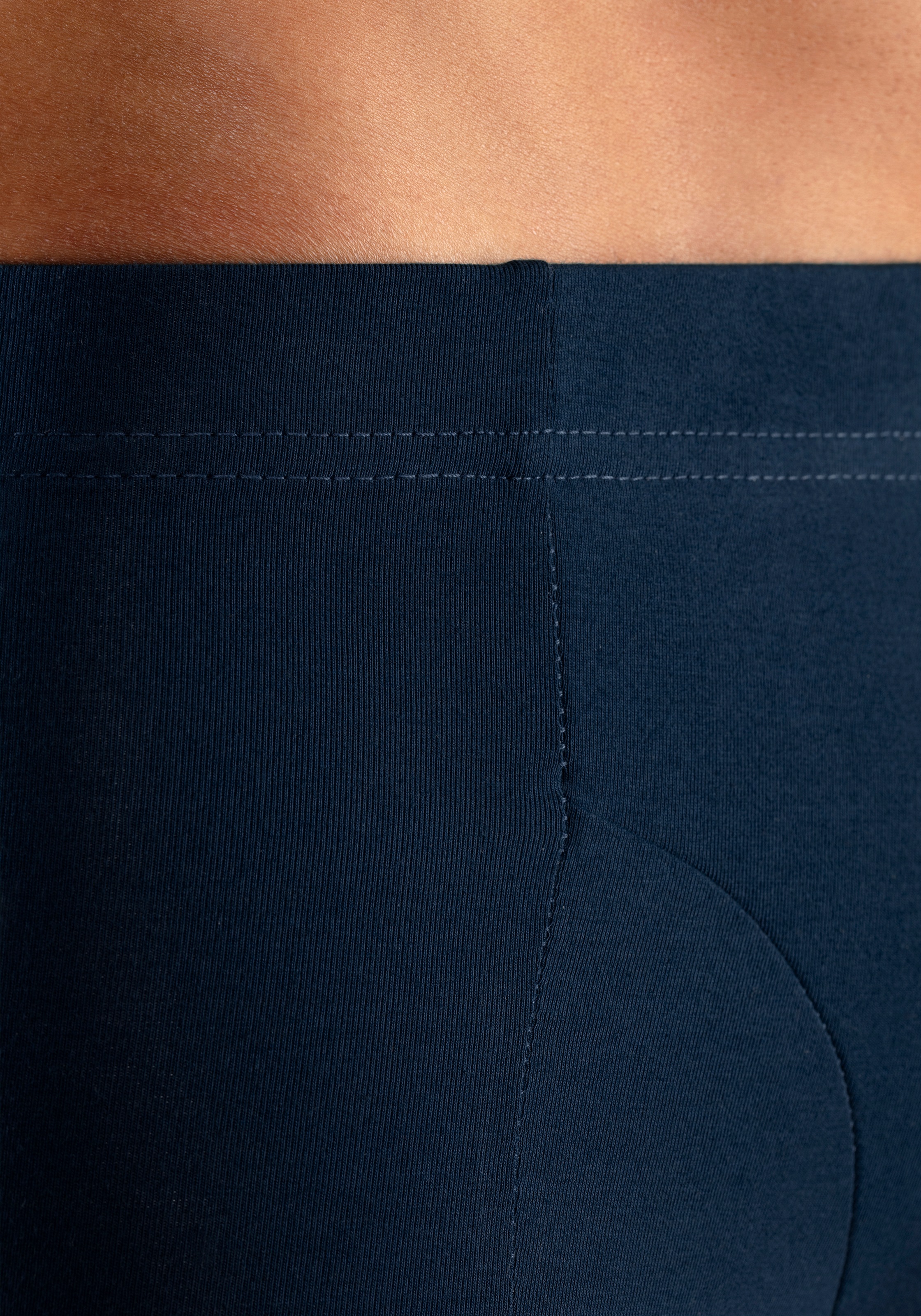 Bench. Boxer »Boxershorts für Herren«, (Dose, 4 St.), Unterhosen in der Dose mit kleinem Logodruck auf dem Bein