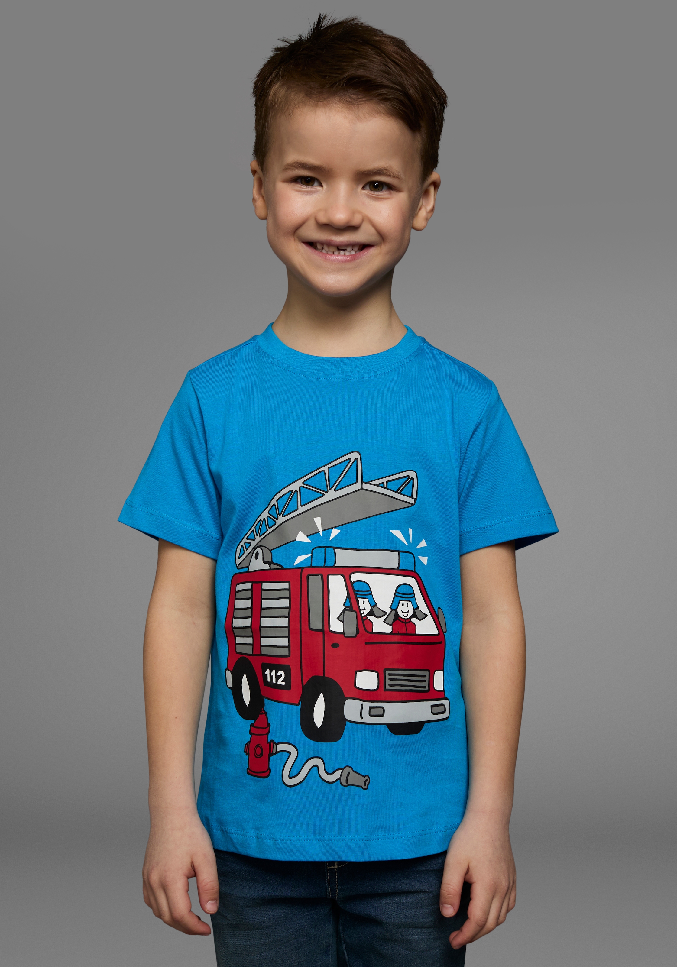 KIDSWORLD T-Shirt »Mit coolem FEUERWEHR Druck«, Kurzarm, Basic-Passform, mit stylischem Druck, Rundhalsausschnitt