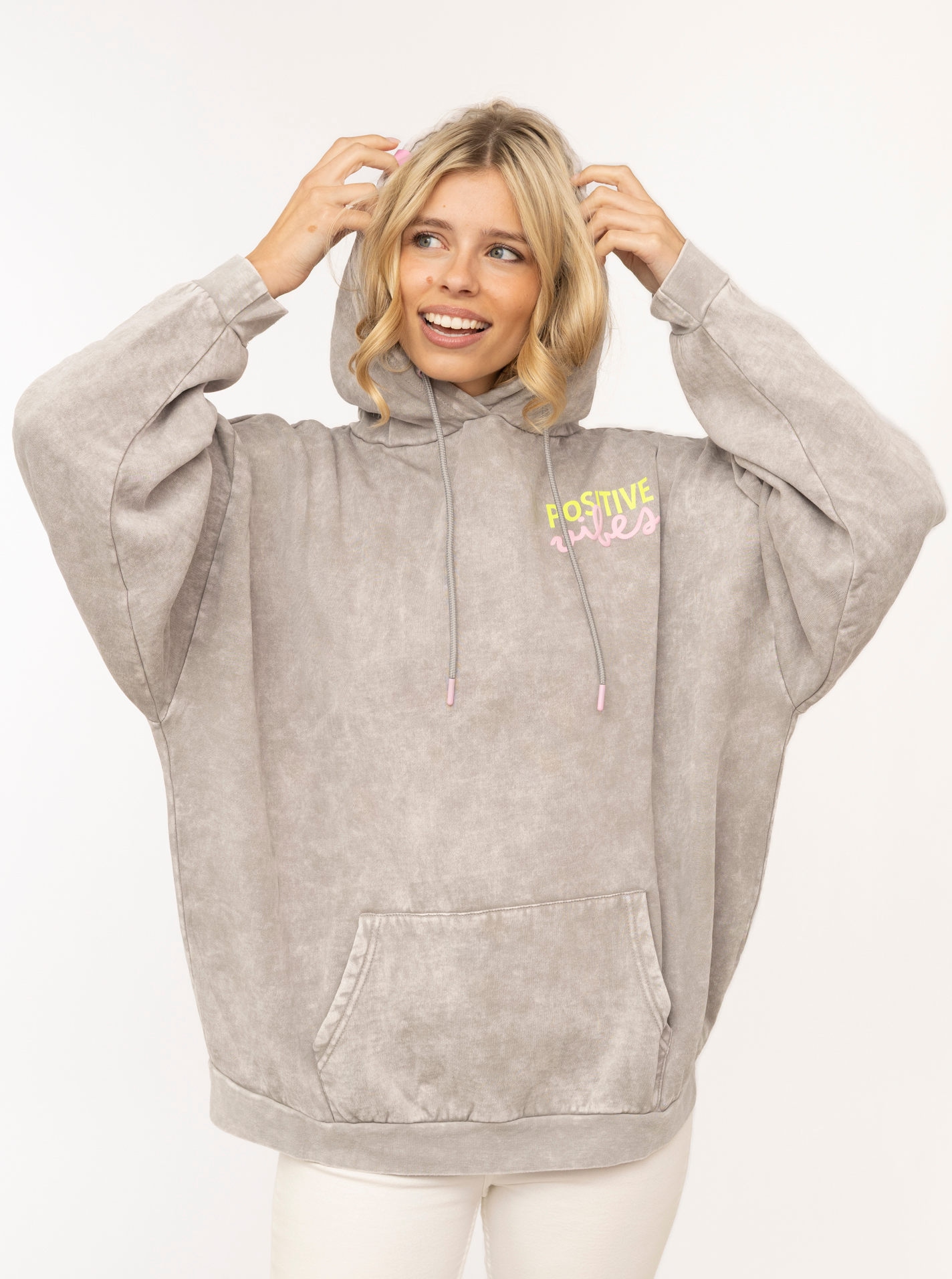Zwillingsherz Hoodie »"Washed Neon"«, Oversized Fit, Washed-Optik, Kapuze, Kängurutasche, Neon-Print hinten

