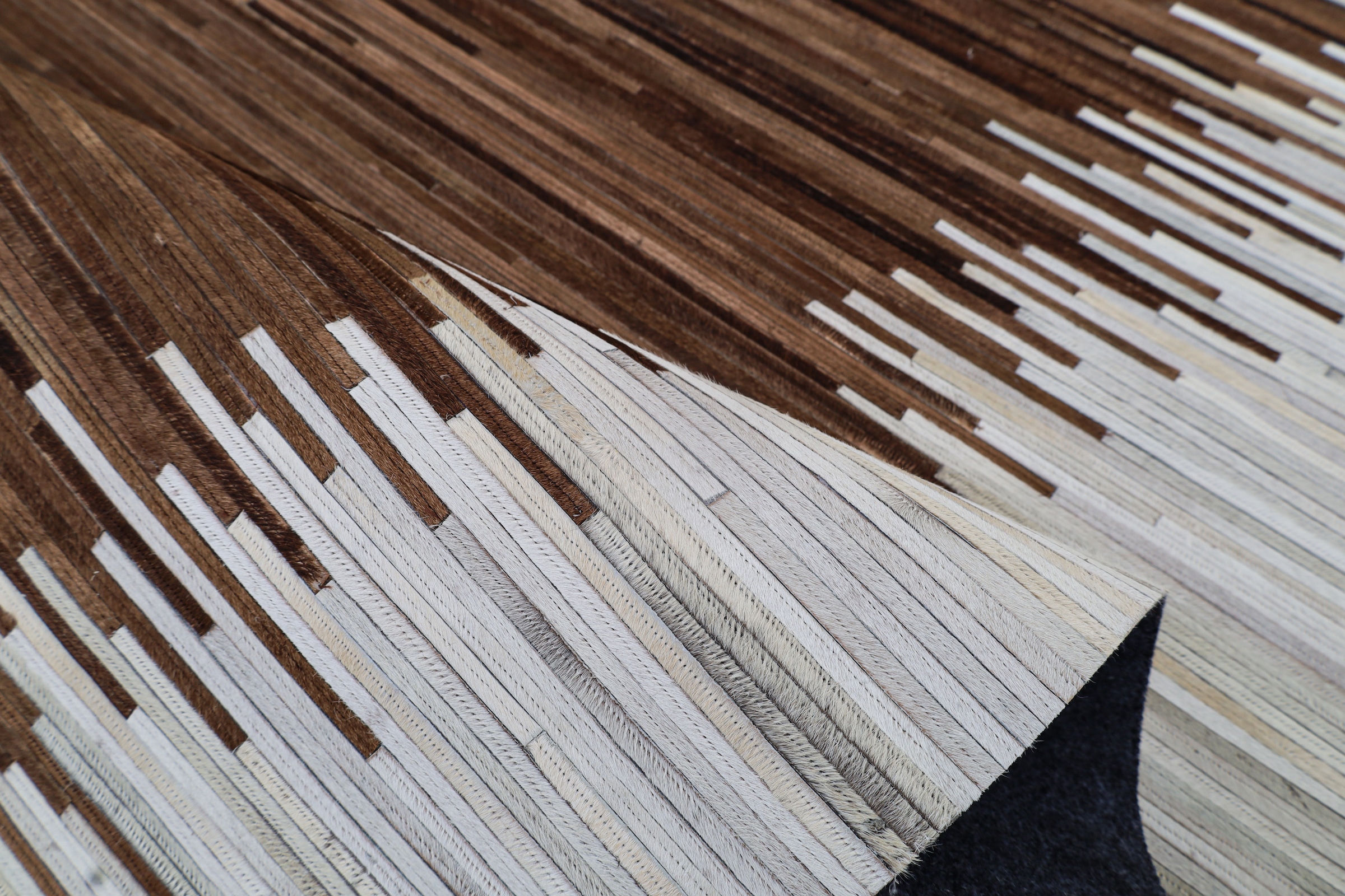 Myflair Möbel & Accessoires Fellteppich »HIDE HARMONY, echtes Rinderfell« rechteckig 10 mm Höhe handgenäht, Naturprodukt, natürliche Struktur & Premium-Look