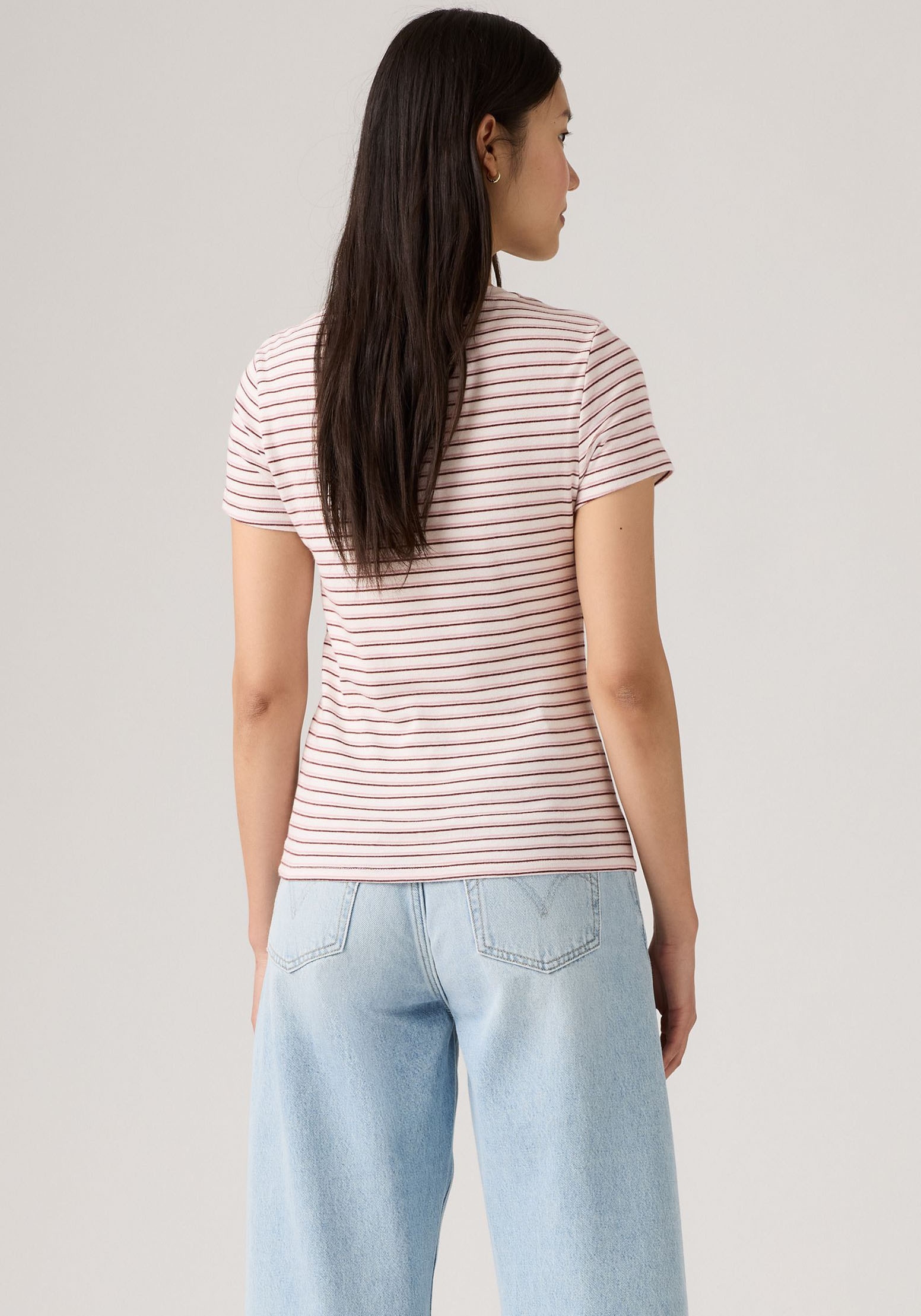 Levi's® T-Shirt »ESSENTIAL HM SS TEE«, Taillierter Schnitt