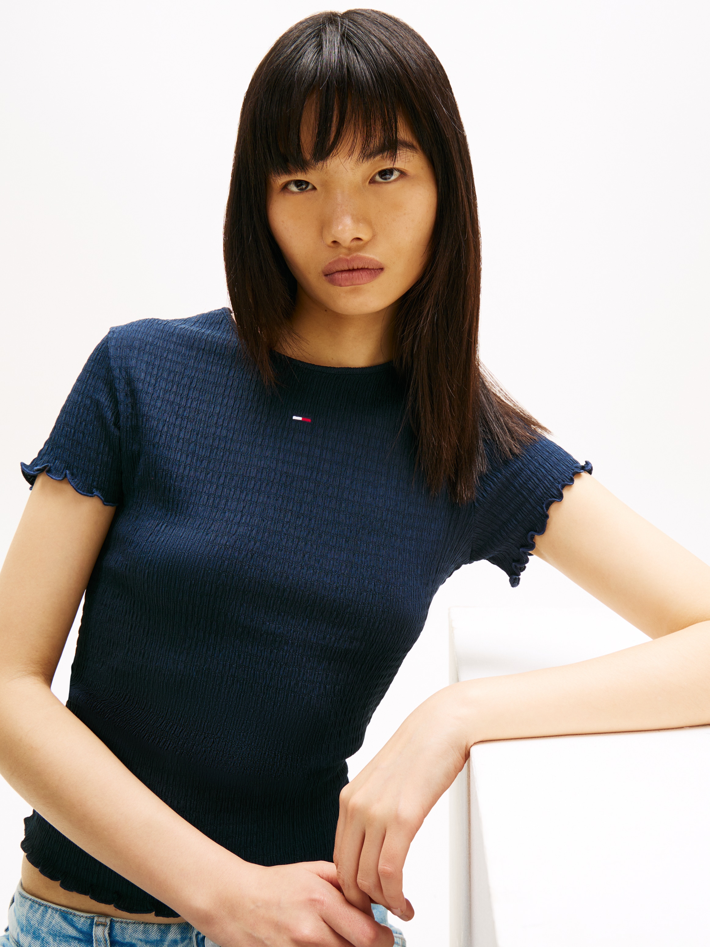 Tommy Jeans Kurzarmshirt »TJW SLIM SMOCK SS TEE« aus Seersucker, mit Kräuselsaum