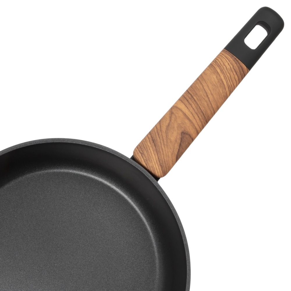 RESTO Kitchenware Bratpfanne »Mon, Universalpfanne antihaftbeschichtet und spülmaschinenfest«, Aluminium, (1 tlg.), mit verstärktem Boden und ergonomischem Griff in Holzoptik