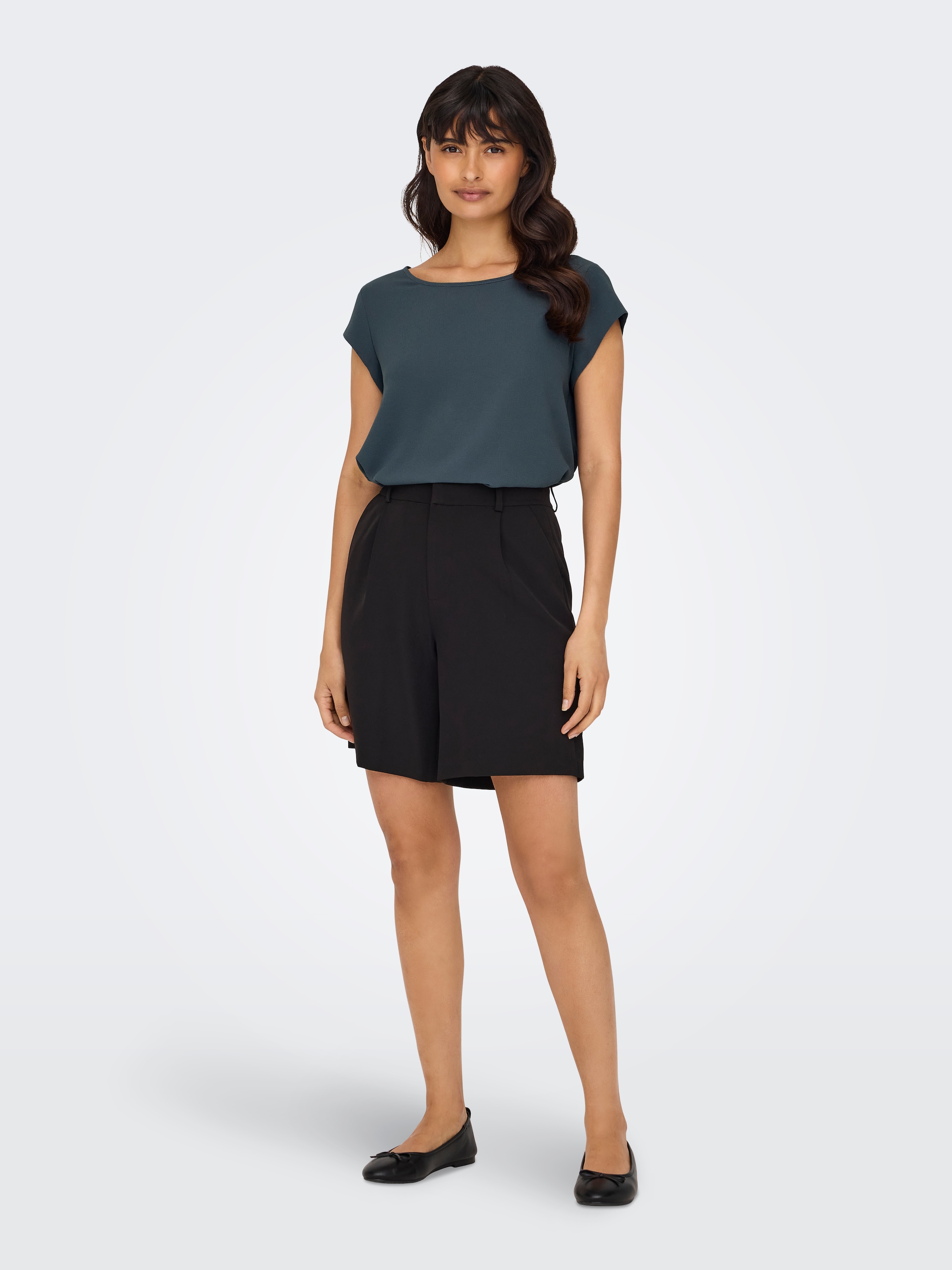 ONLY Kurzarmbluse »ONLVIC – feminines Blusenshirt in lockerer Form«, regular fit, Web, Kunstfaser, Rundhals, unifarben