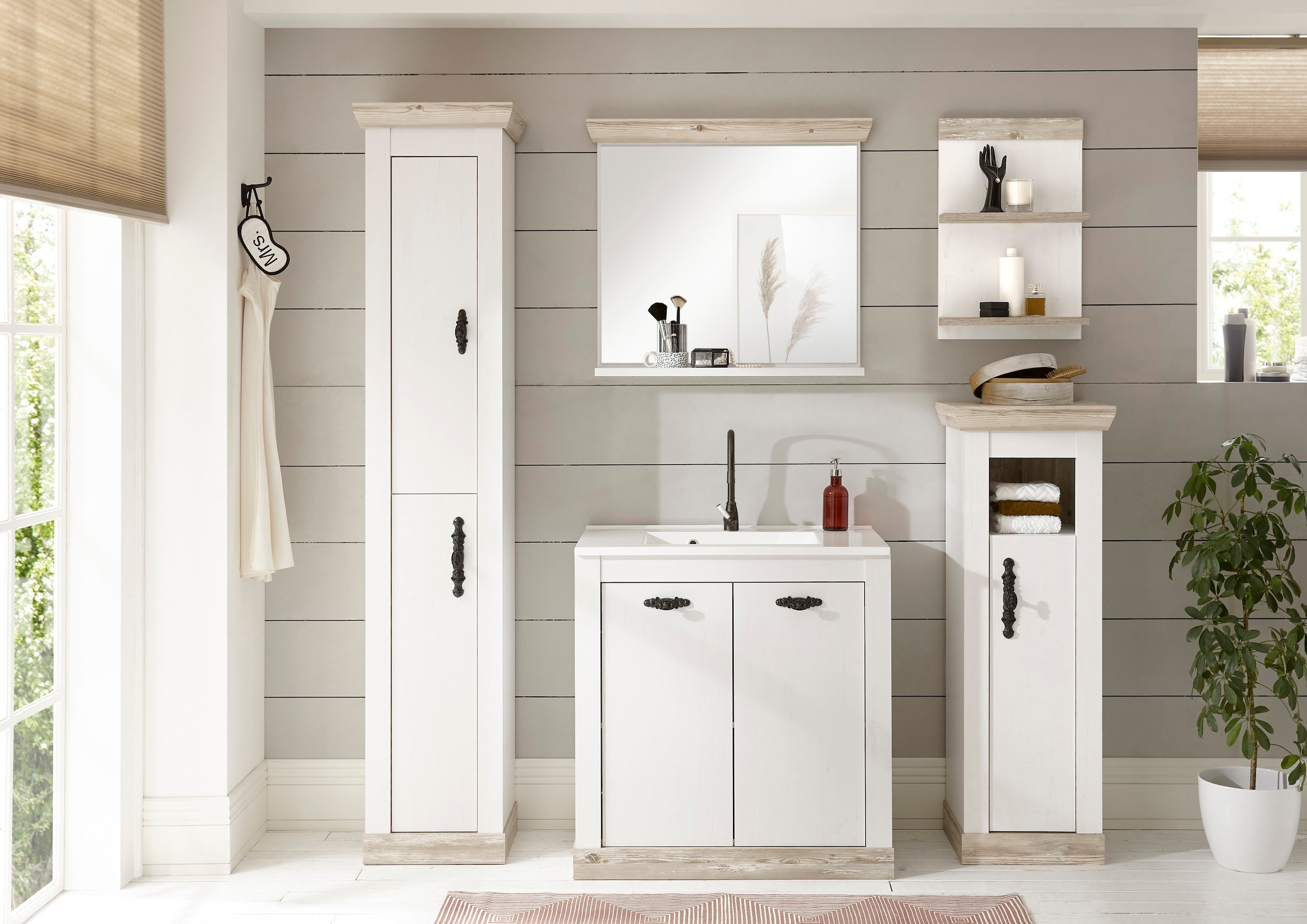 Home affaire Badmöbel-Set »Florenz, Bad im Landhausstil, 5-teiliges Badezimmer«, (5 St.), Waschtisch, Schränke, Wandregal und Spiegel, in Pinie Weiß, Stauraum