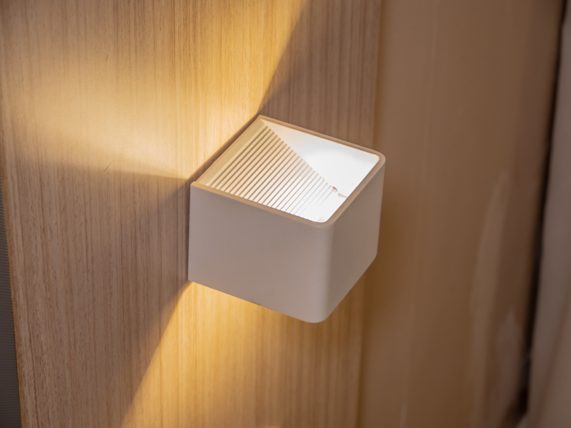 näve LED Wandleuchte »Cube« LED-Modul 1 Stk. Warmweiß Akku, magnetisch, Bewegungssensor, Memory, USB-C, Kippschalter