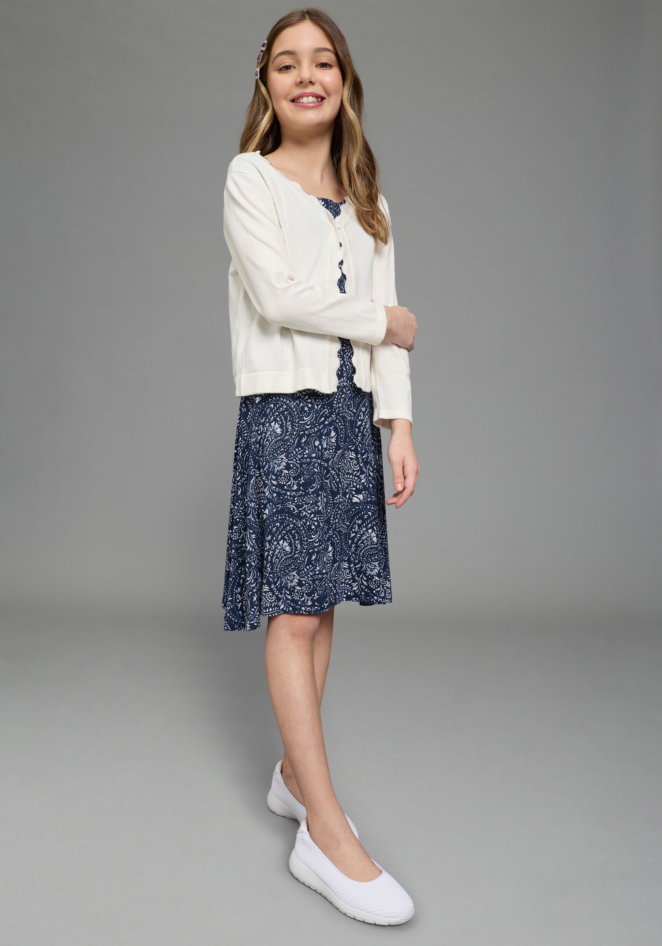 KIDSWORLD Strickjacke »Strickjacke mit schöner Wellenkante« 1-Knopf-Form, Langarm, aus Feinstrick