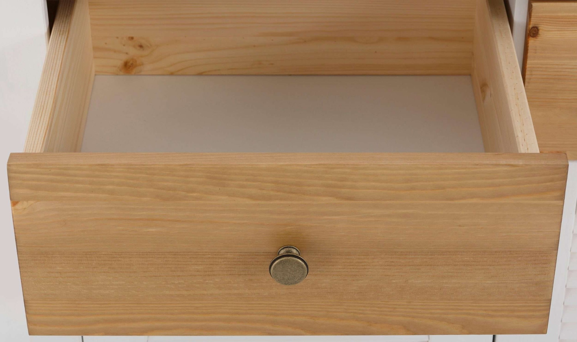 Home affaire Nachtkommode »Rauna, Landhausstil, edles Design mit Lamellen und Kassetten, 2 Farben«, (B/H/T 56/69/39cm), FSC® zertifiziertes Kieferholz, massive Qualität mit viel Stauraum