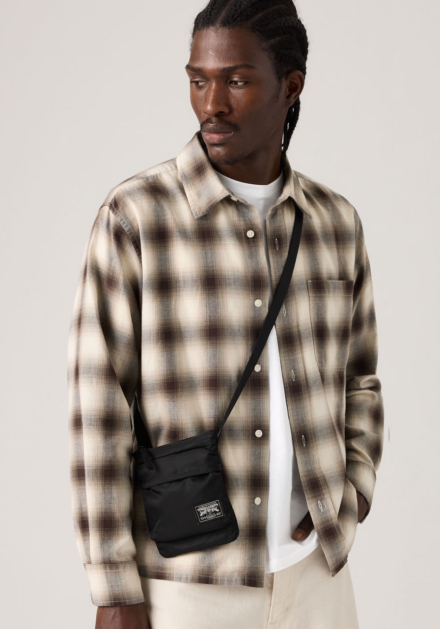 Levi's® Umhängetasche »MISSION BAY CROSSBODY POUCH« praktische Größe