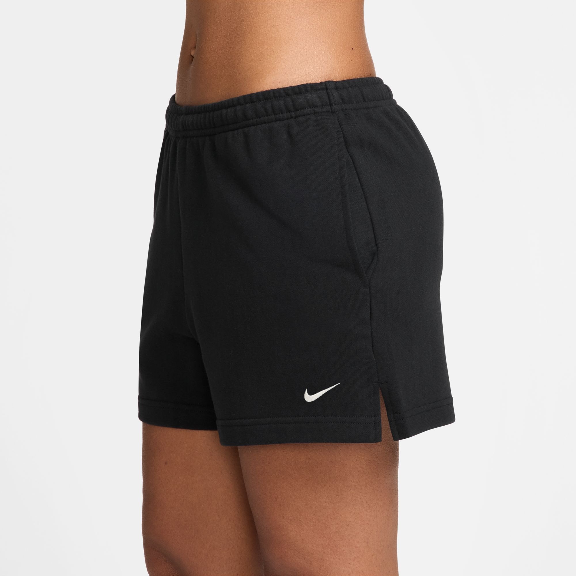 Nike Sportswear Shorts »W NK STDO FLC LW MR STD 4 SHRT«  mit sportlichem Stil, aus Baumwolle und Polyester, lässiger Schnitt