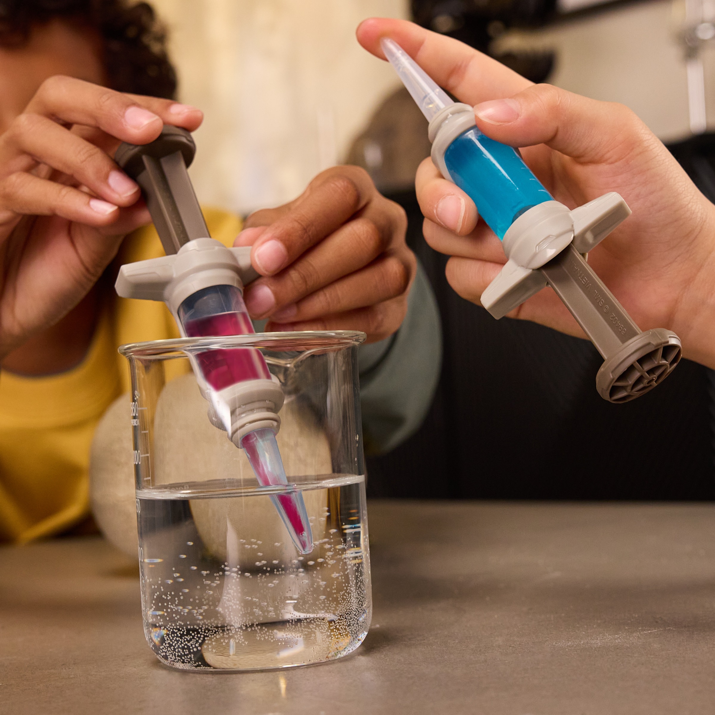 Spin Master Spielfigur »Primal Hatch Hybrid Dinos - Dino Actionfigur im Ei« mit Schlüpffunktion; sortierte Lieferung