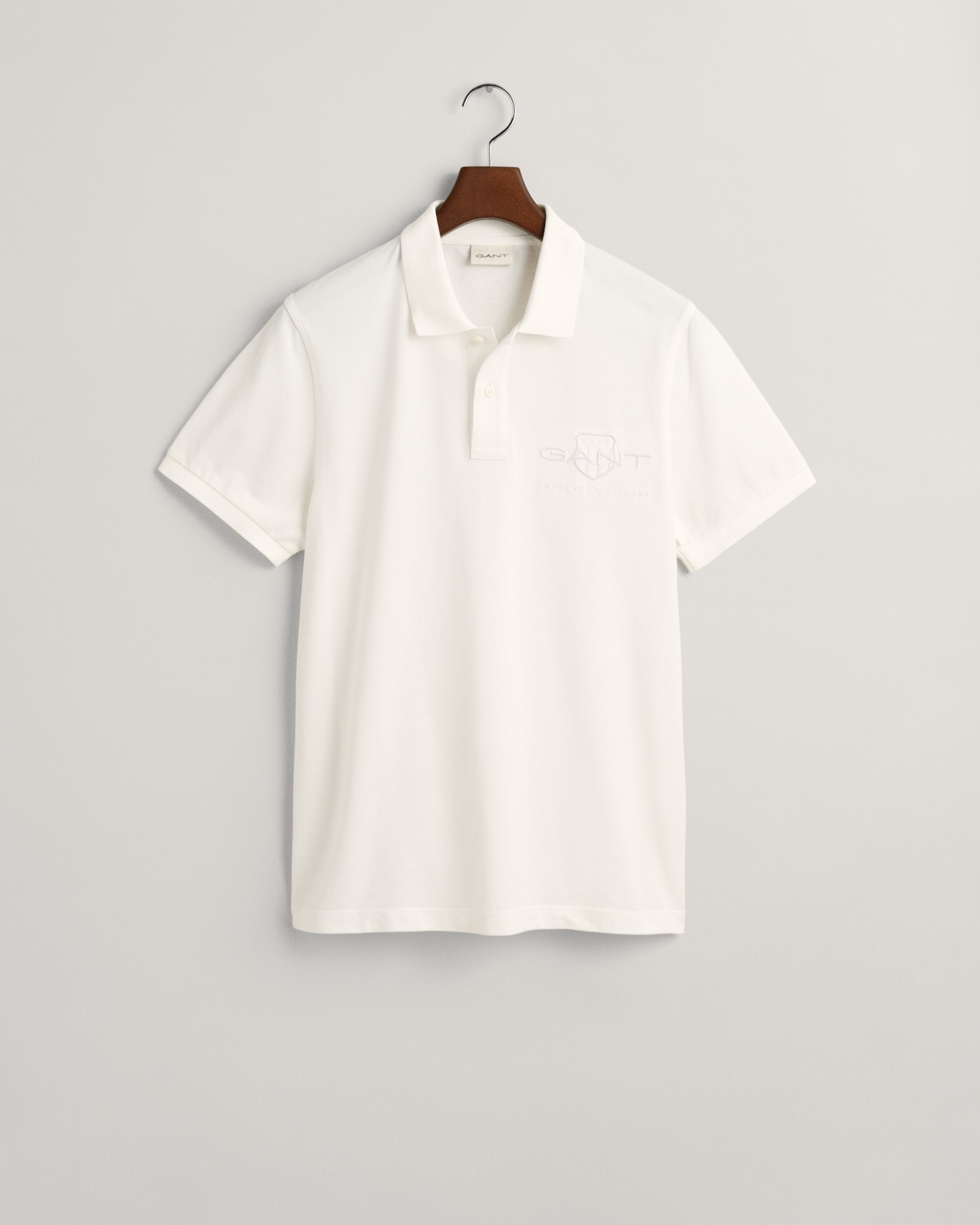 Gant Poloshirt »REG TONAL SHIELD SS RUGGER«, Ton in Ton Stickerei auf der Brust