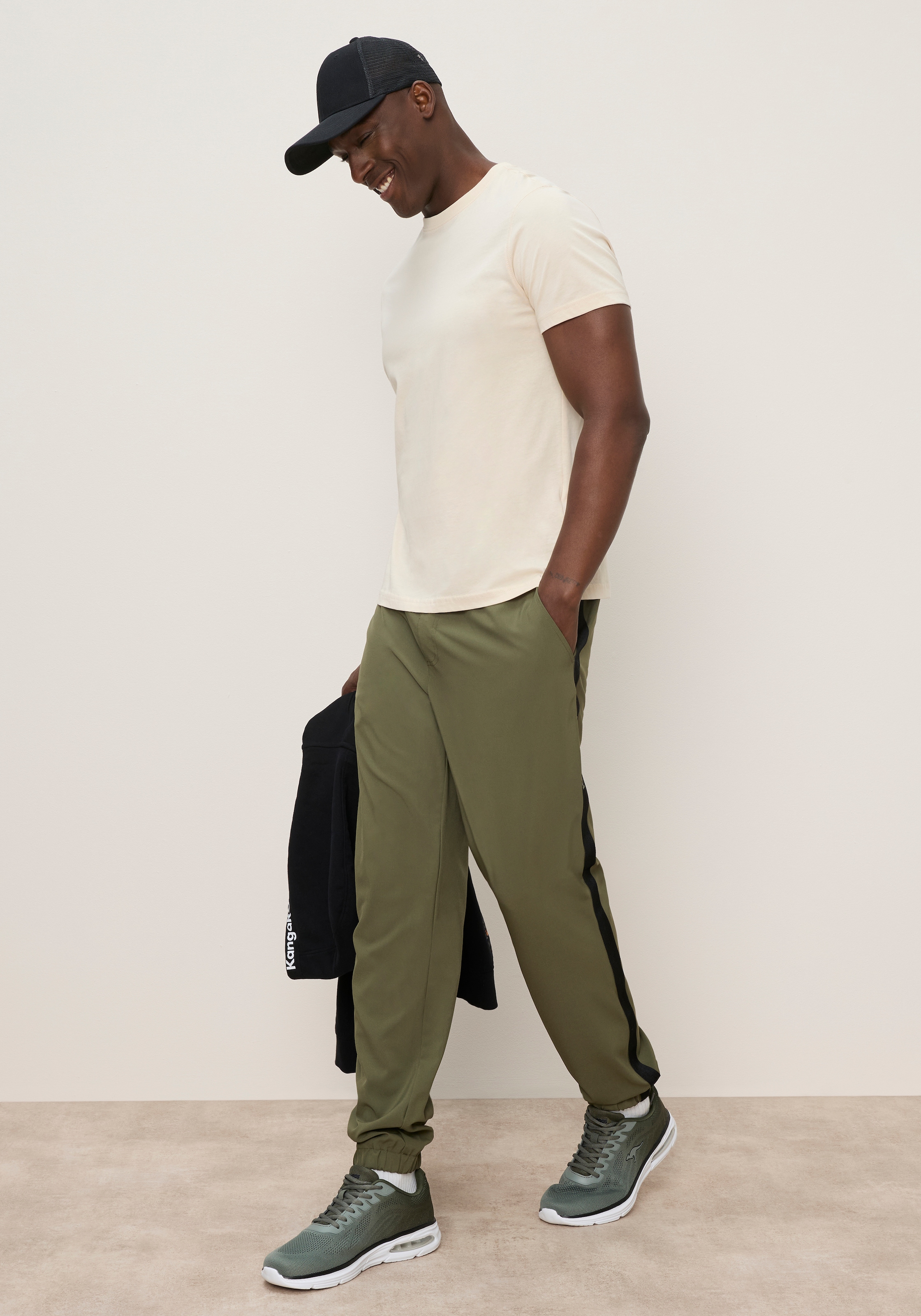 KangaROOS Jogger Pants  Slim Fit, aus leichtem, elastischen Funktionsmaterial