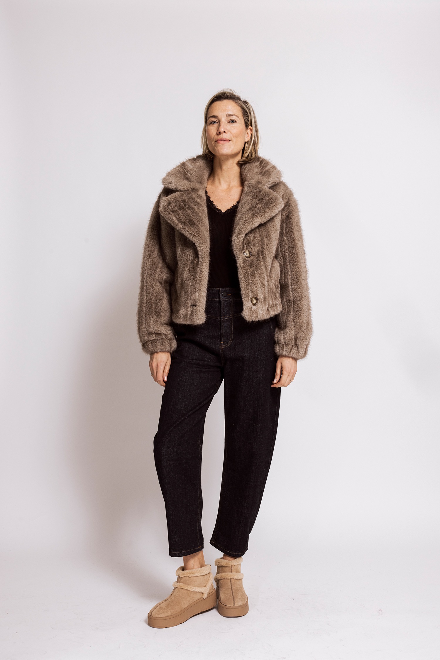 Zhrill Kurzblazer »CHARLA« Fellimitat-Jacke, Reverskragen,  Casual Stil, bequeme Passform