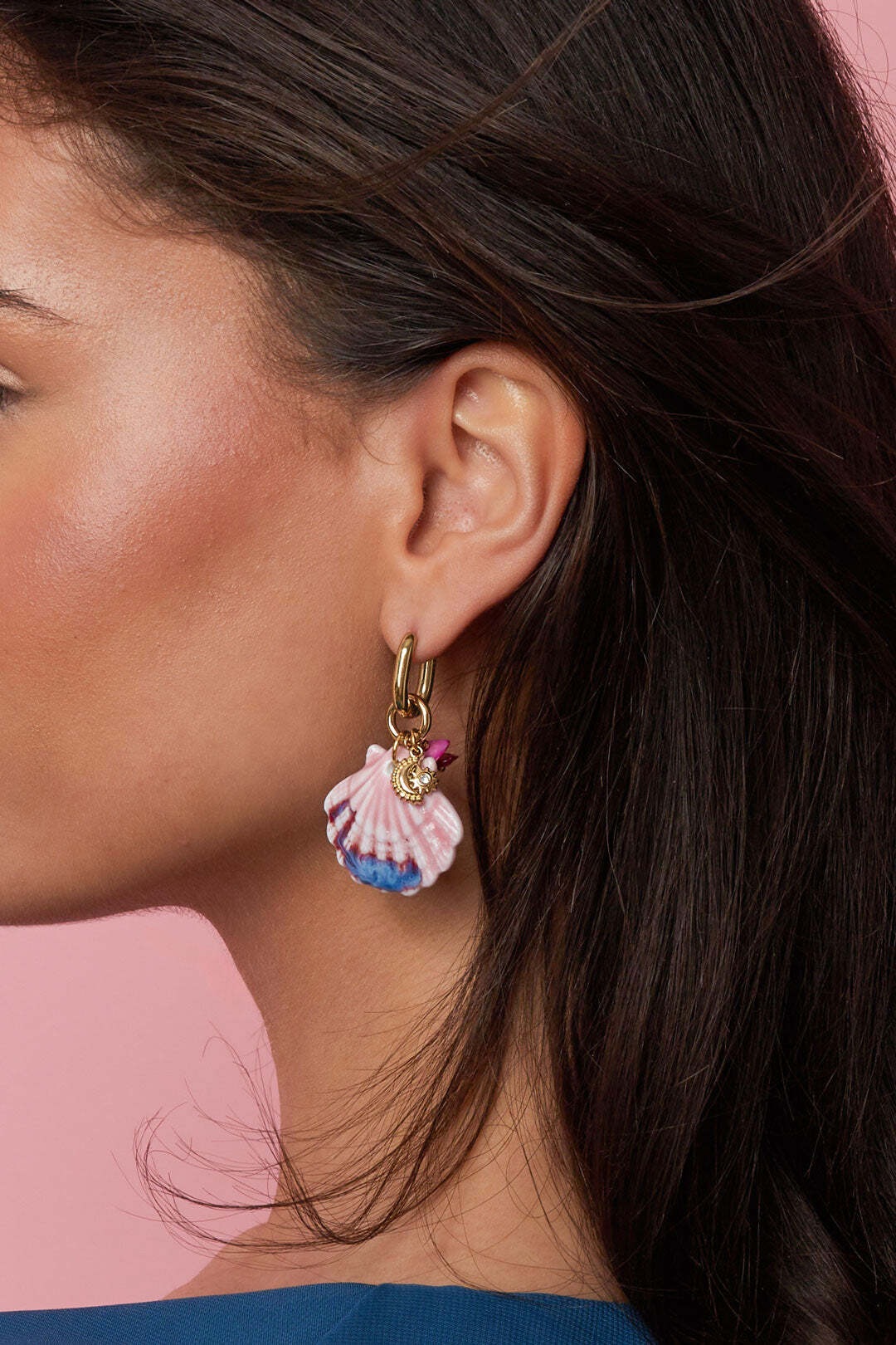 Adelia´s Paar Ohrhänger »Ohrringe Ohrhänger mit Muschelanhängern aus Edelstahl« Stylischer Modeschmuck mit großen Muschel-Anhängern und kleinen Details