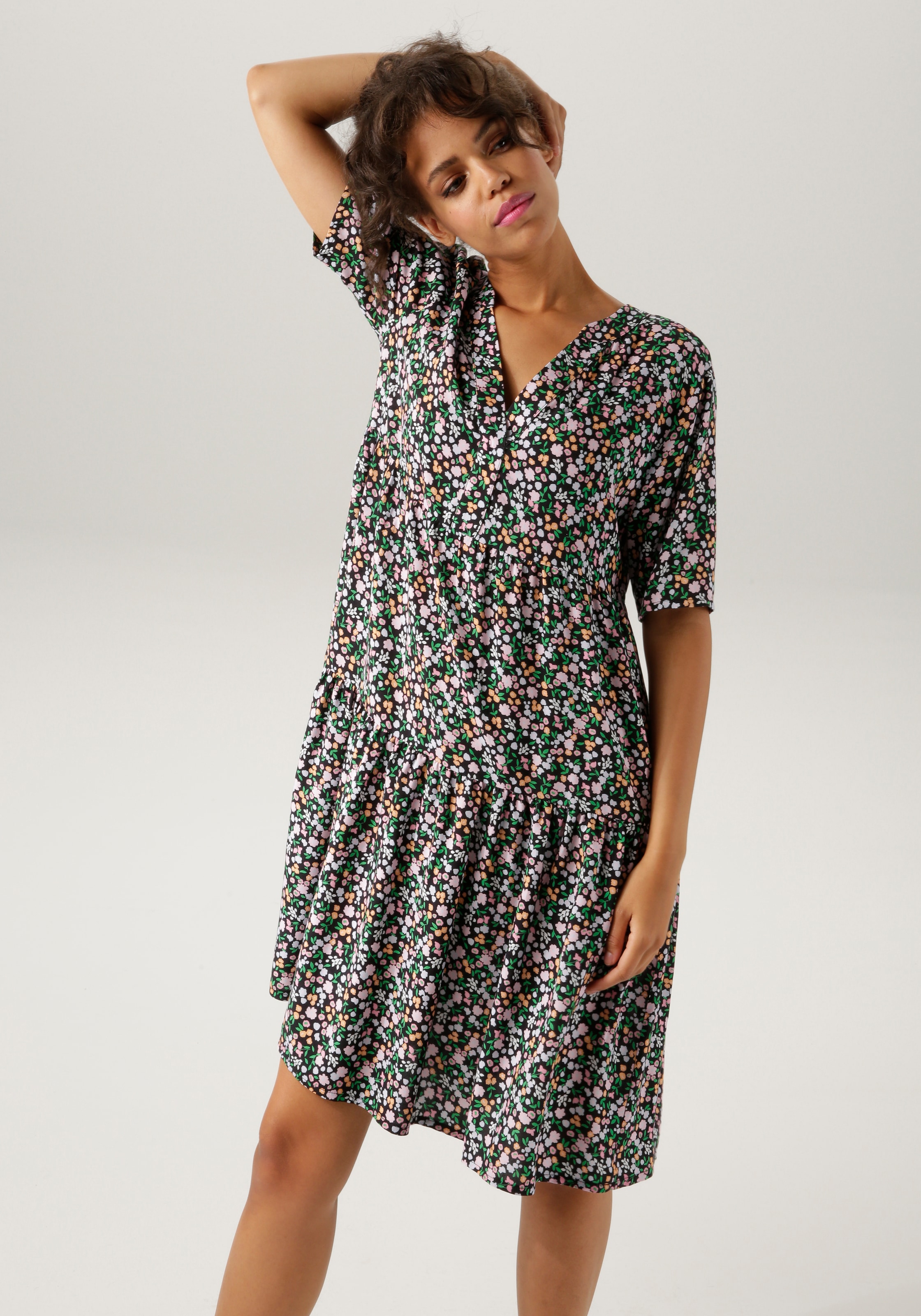 buntem Aniston Minimal-Blumendruck im CASUAL Shop Online mit OTTO Sommerkleid,