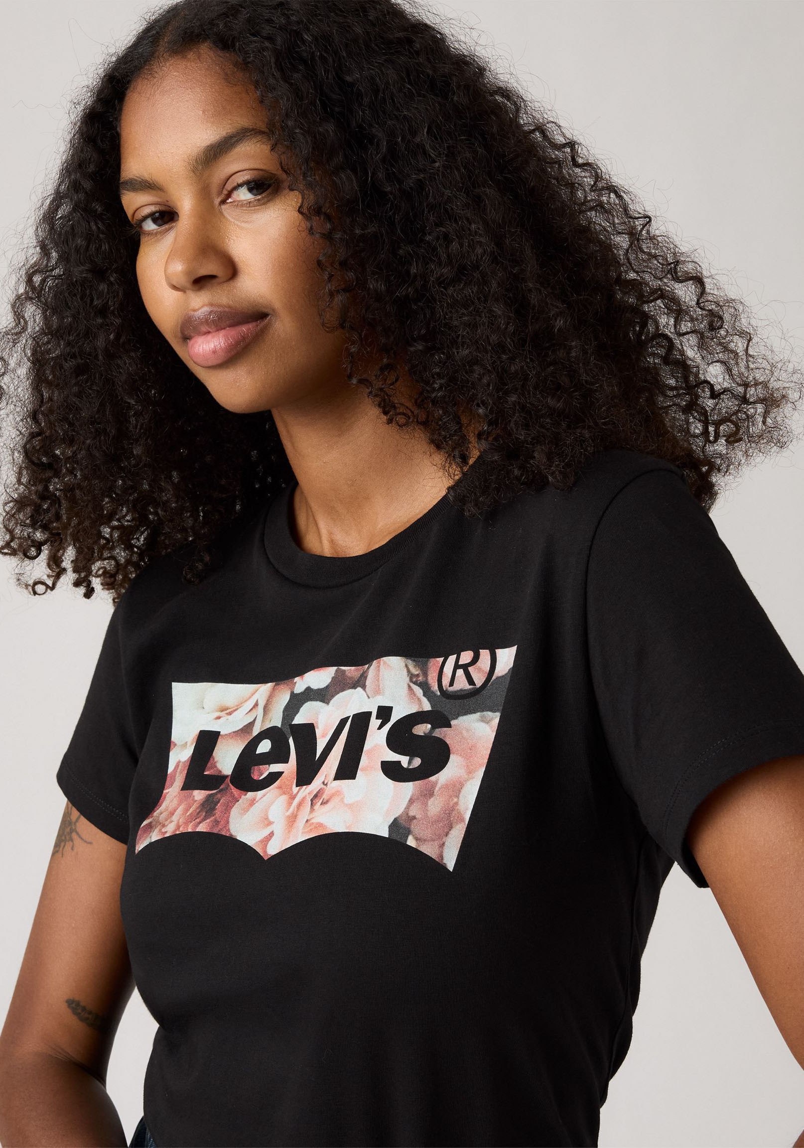 Levi's® T-Shirt »LSE THE PERFECT TEE« mit Logodruck