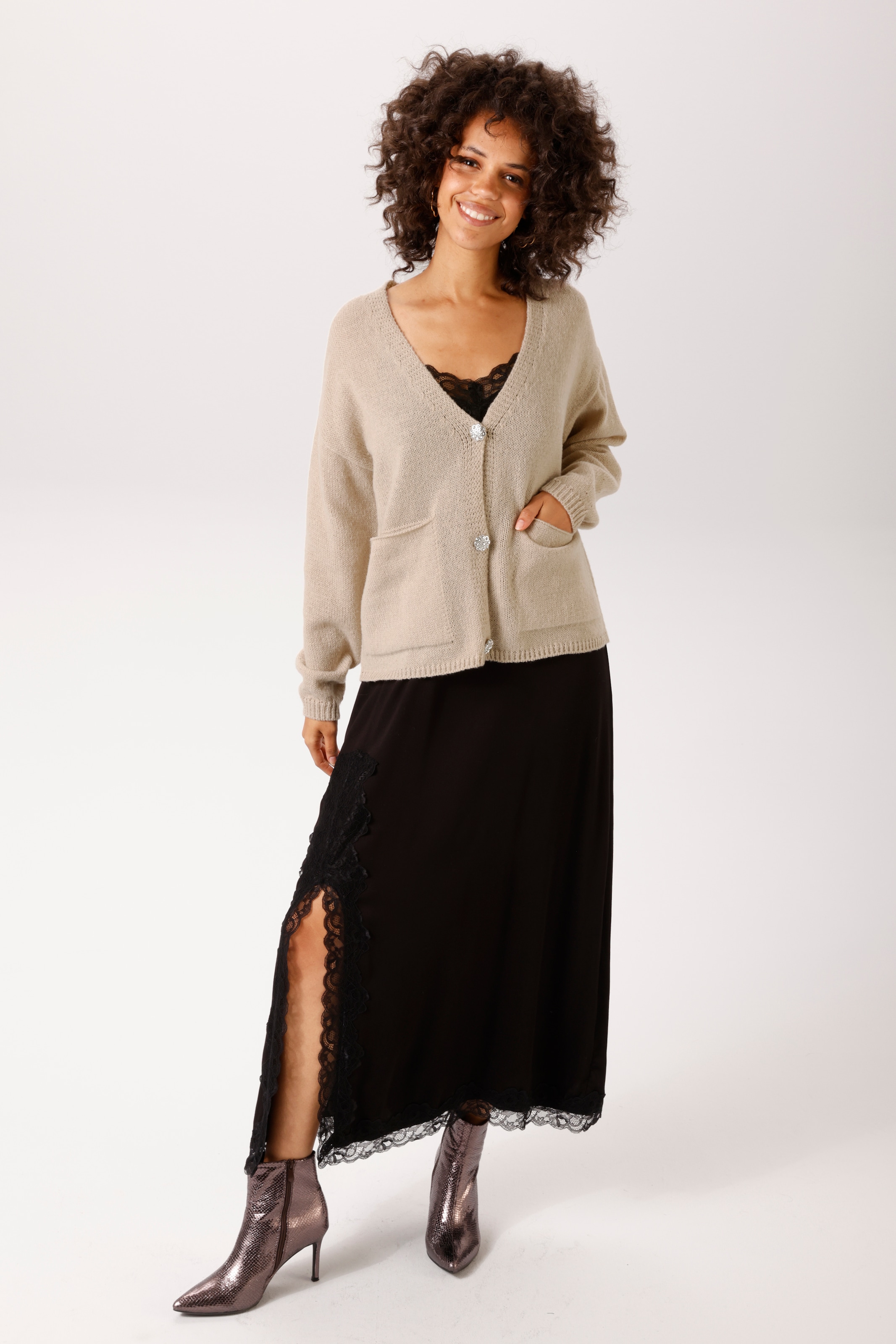 Aniston CASUAL Strickjacke mit Glitzersteinchen verzierten Knöpfen zu schließen - NEUE KOLLEKTION