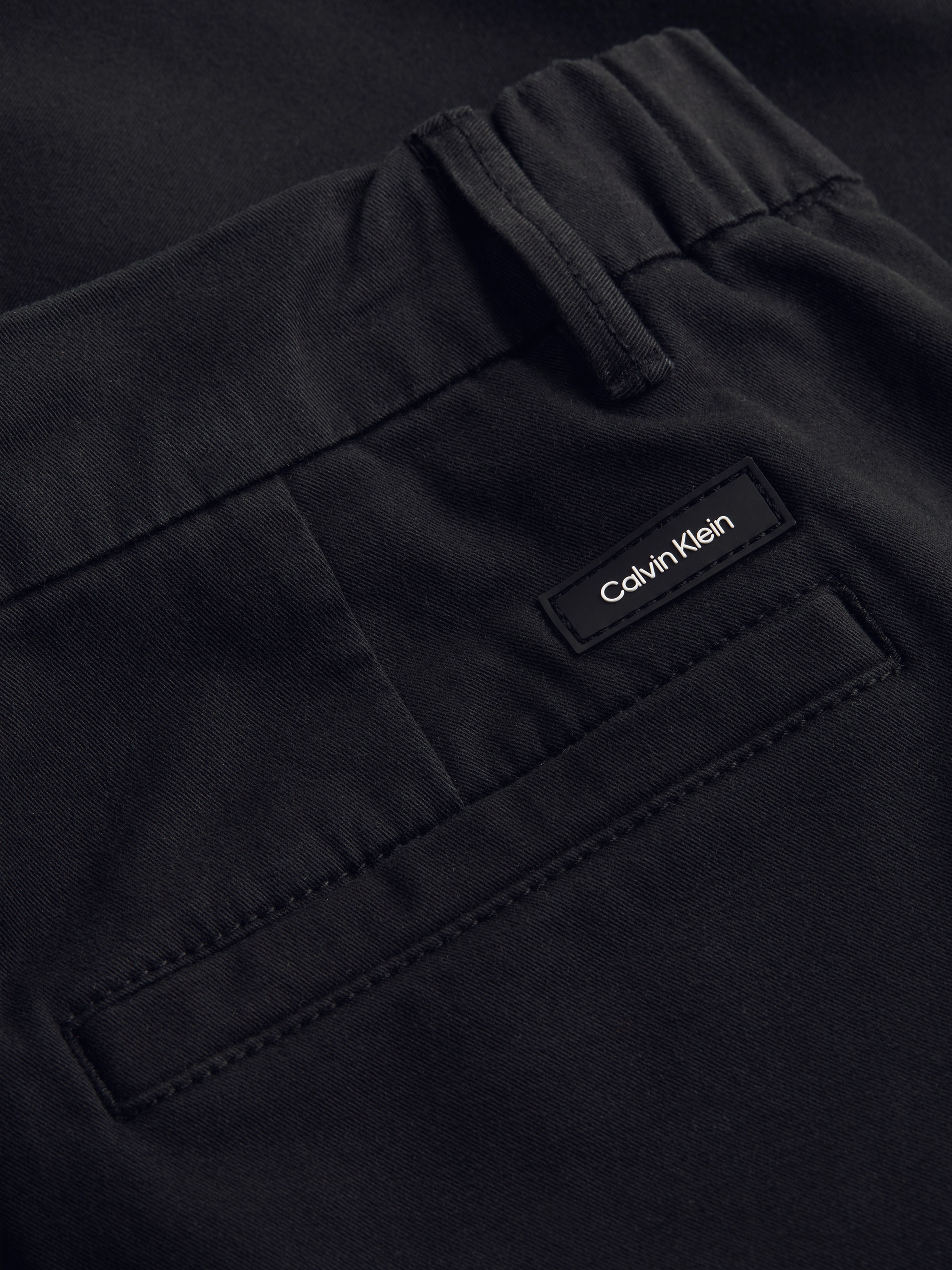 Calvin Klein Cargoshorts »MODERN TWILL CARGO SHORT«, mit Logo-Patch
