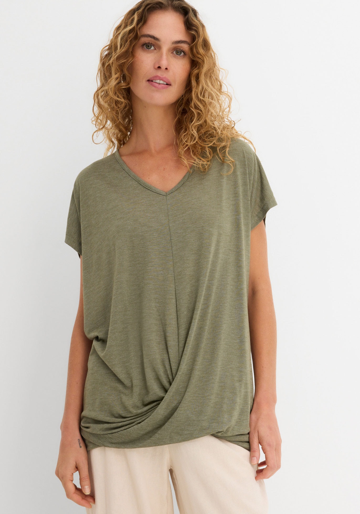 bonprix T-Shirt »Shirt aus Viskose-Mix« bequeme Passform, mit Fledermausärmeln, mit V-Ausschnitt