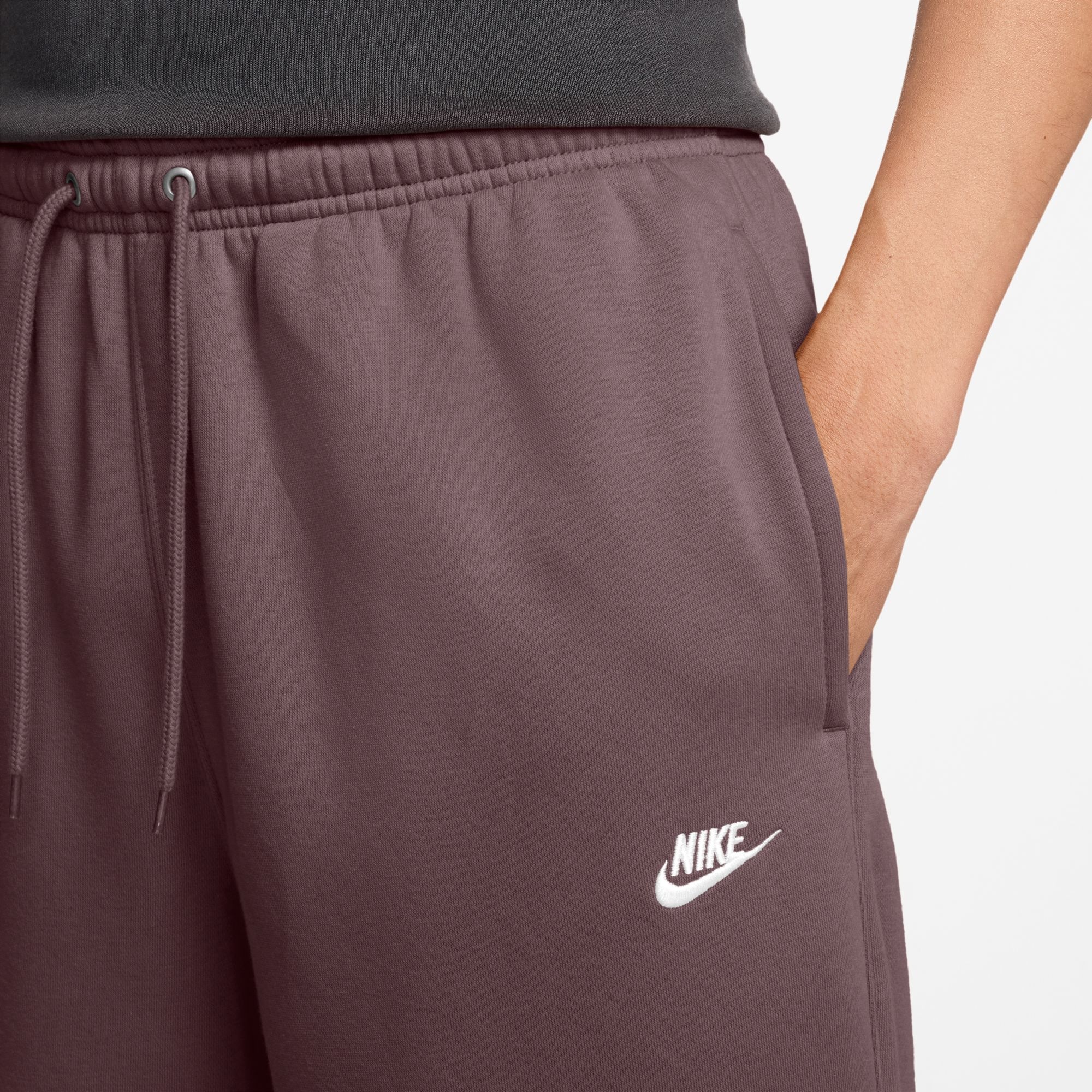 Nike Sportswear »M NK CLUB BB OH PANT«  mit Eingrifftaschen und Gesäßtasche, aus Baumwollmischung