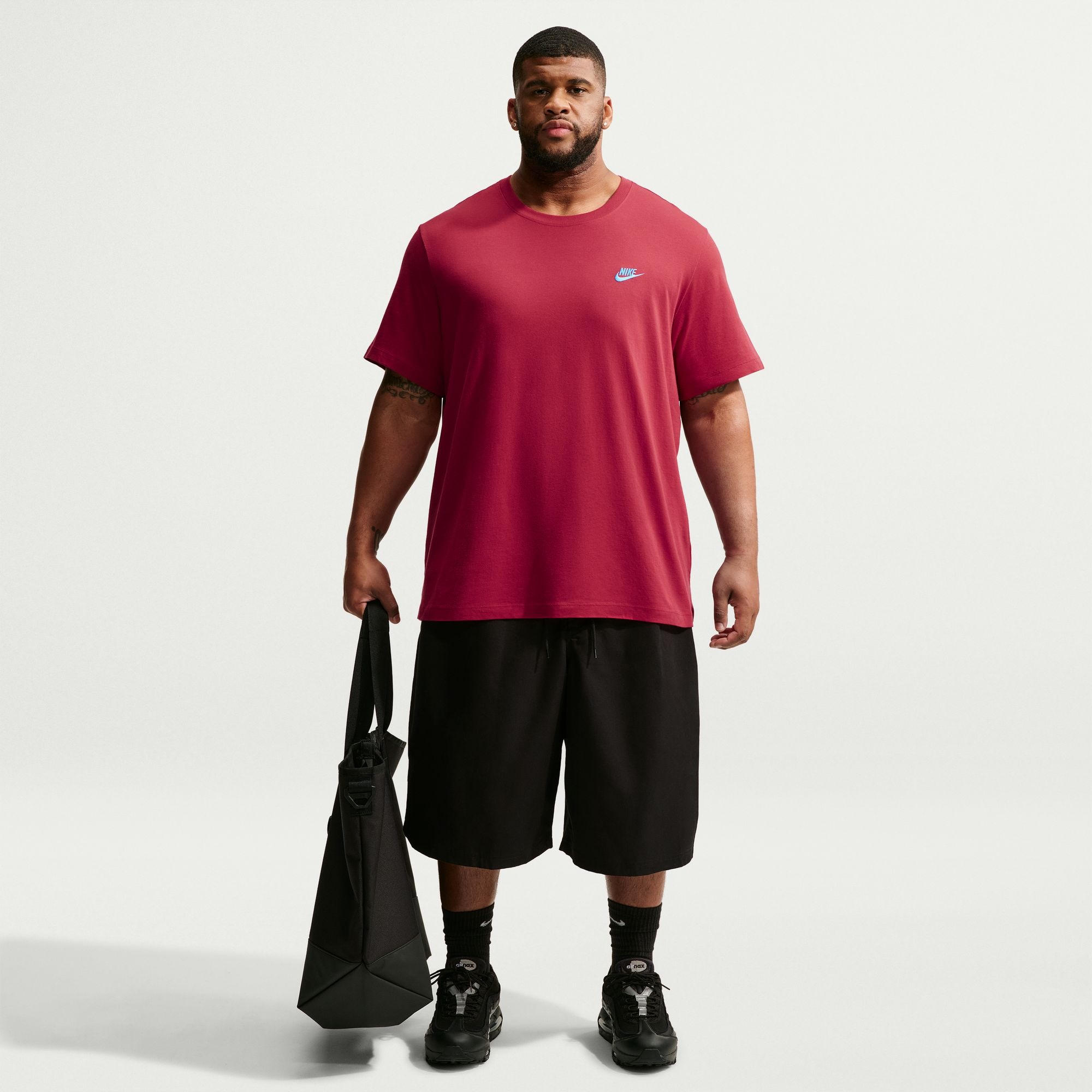 Nike Sportswear T-Shirt »M NSW CLUB TEE« Regular Fit, Kurzarm, sportlich, mit Logostickerei auf der Brust