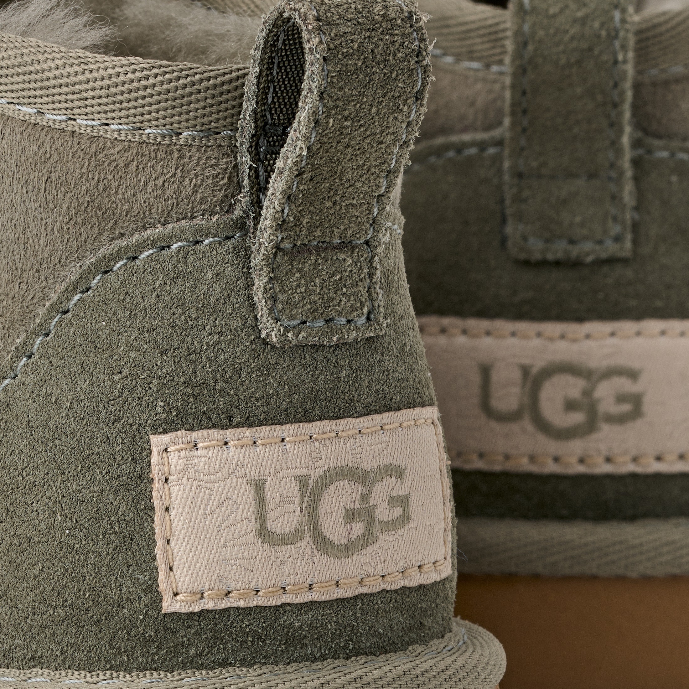 UGG Winterboots »Classic Ultra Mini«, Schlupfstiefel, Winterstiefel, Boots mit Lammfellfutter