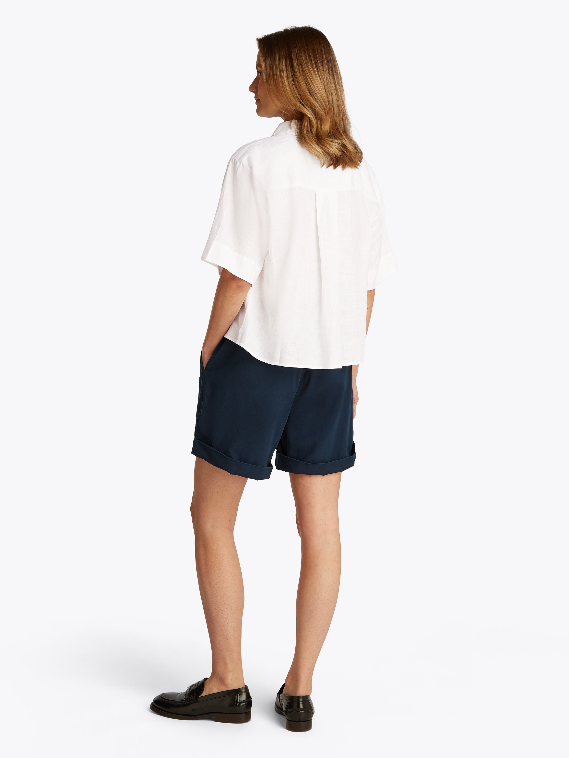 Tommy Hilfiger Kurzarmshirt »ESS LINEN RELAXED S/S SHIRT«, mit Brusttasche, Logostickerei,kühlendes Premium Leinen