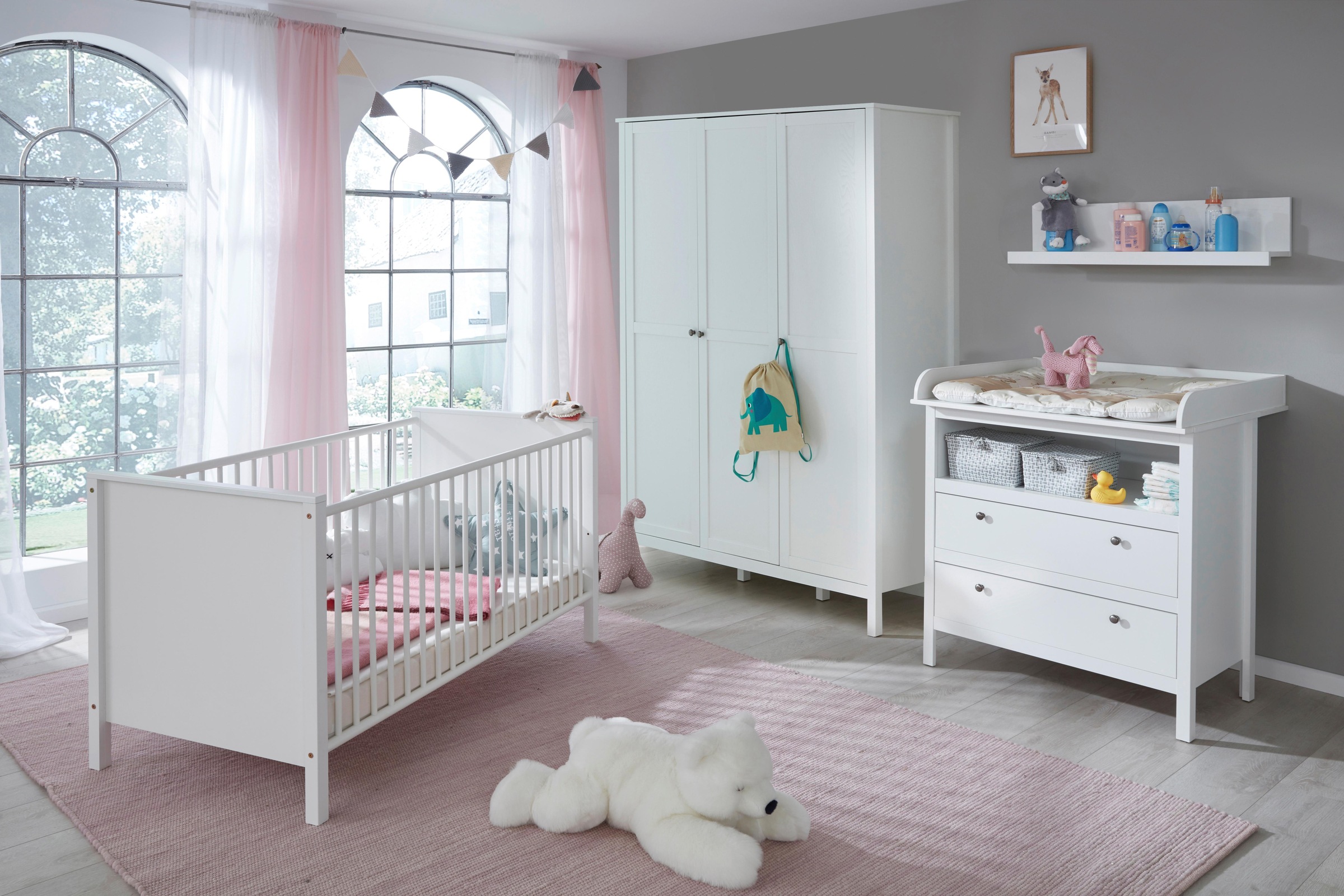 Babyzimmer-Komplettset »Westerland«, (Set, 4 tlg.), Bett + Wickelkommode + 3 trg. Schrank + Wandbord