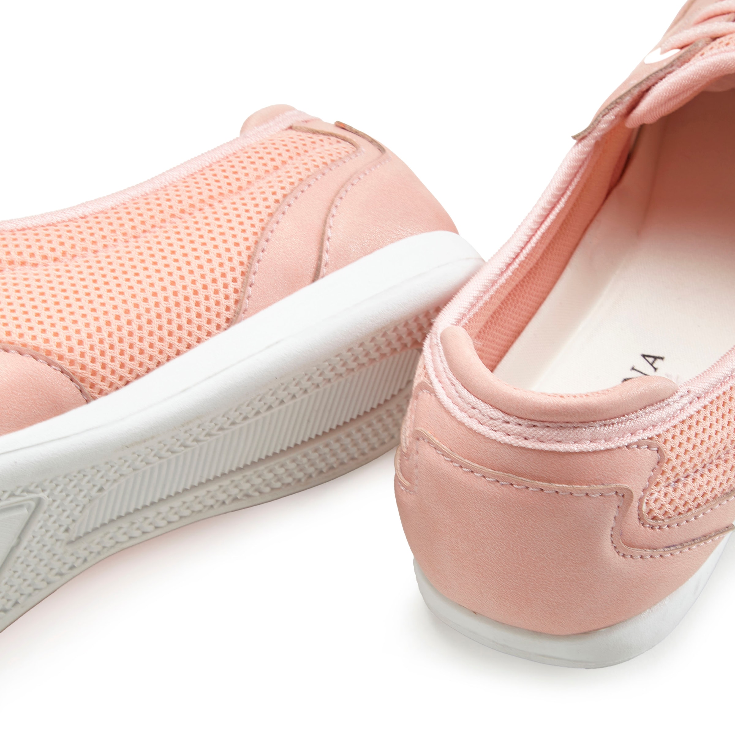 LASCANA Sneaker »Freizeitschuh, Halbschuh,«, in modischer Mesh-Optik zum Reinschlüpfen VEGAN