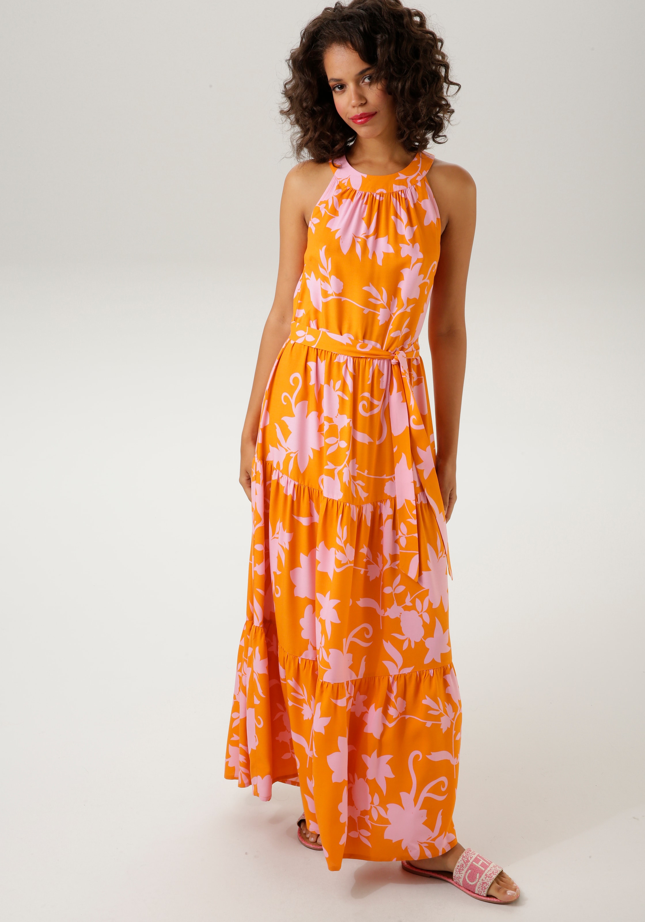 Sommerkleid, (mit abnehmbarem Bindeband), mit trendfarbenem, graphischem Blumendruck -...