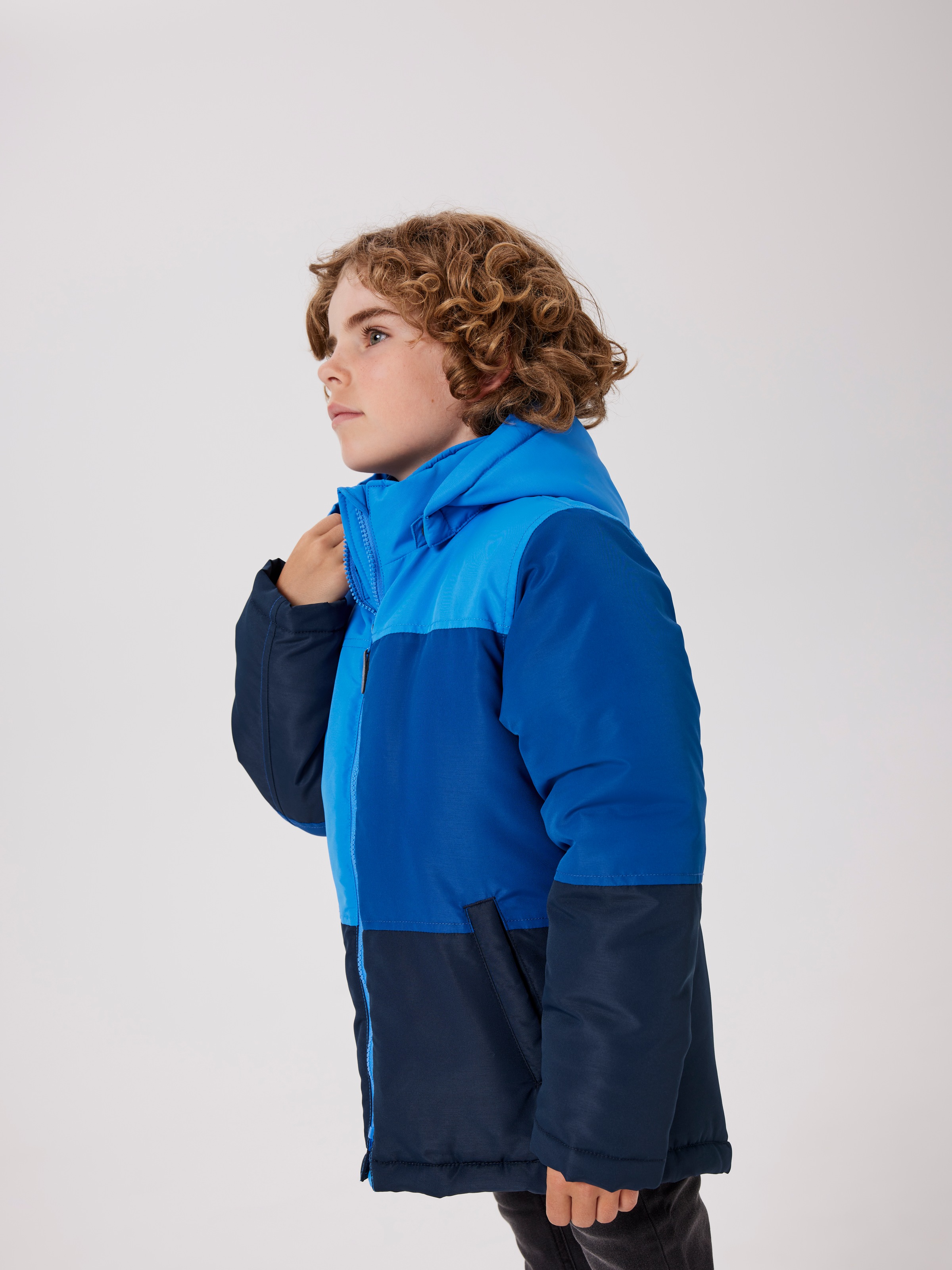 Name It Softshelljacke »NKMMAX JACKET BLOCKS2 NOOS«, mit Kapuze, mit dekorativen, reflektierenden Details