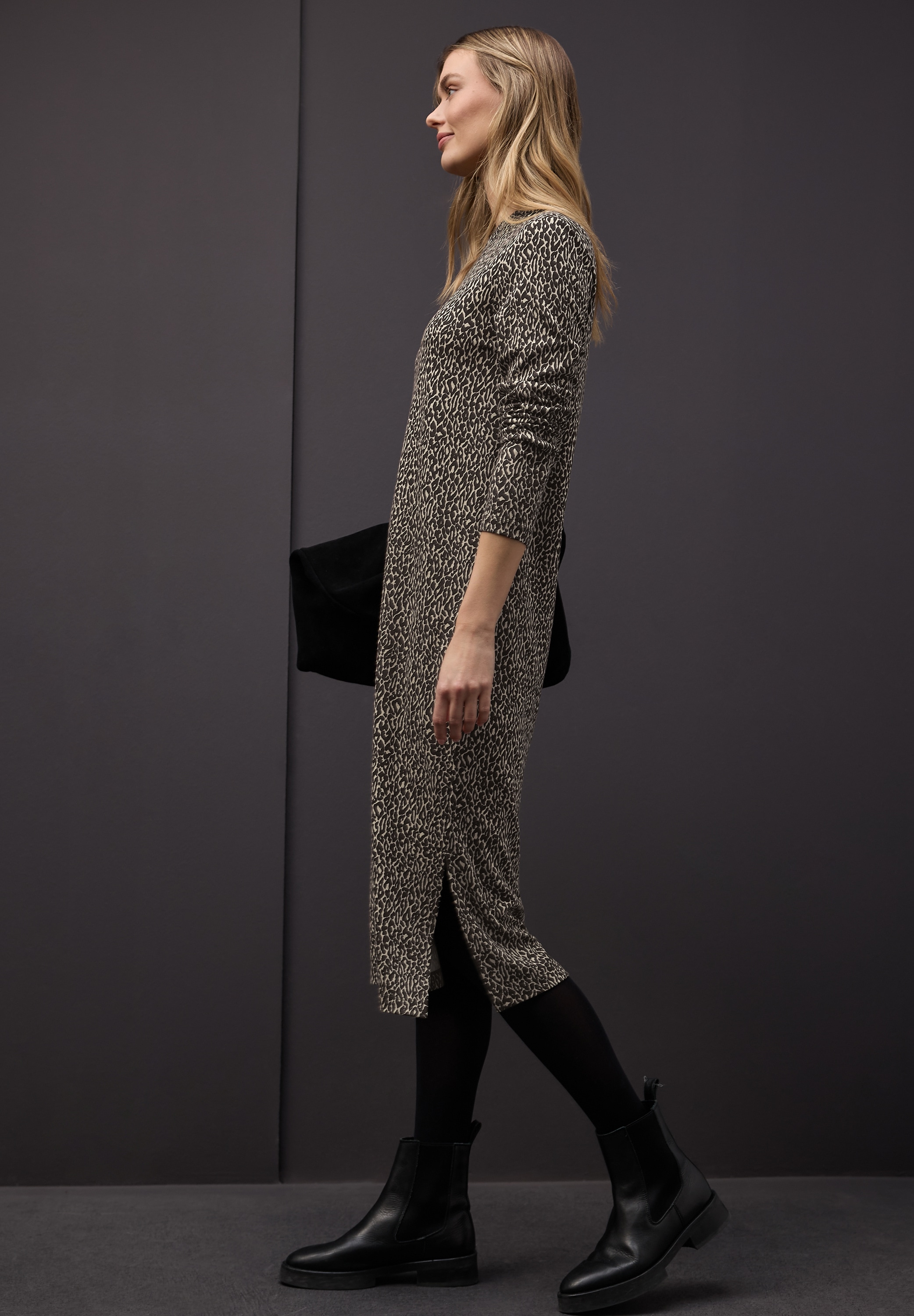 STREET ONE Midikleid Ohne Taschen im Leo-Allover-Print