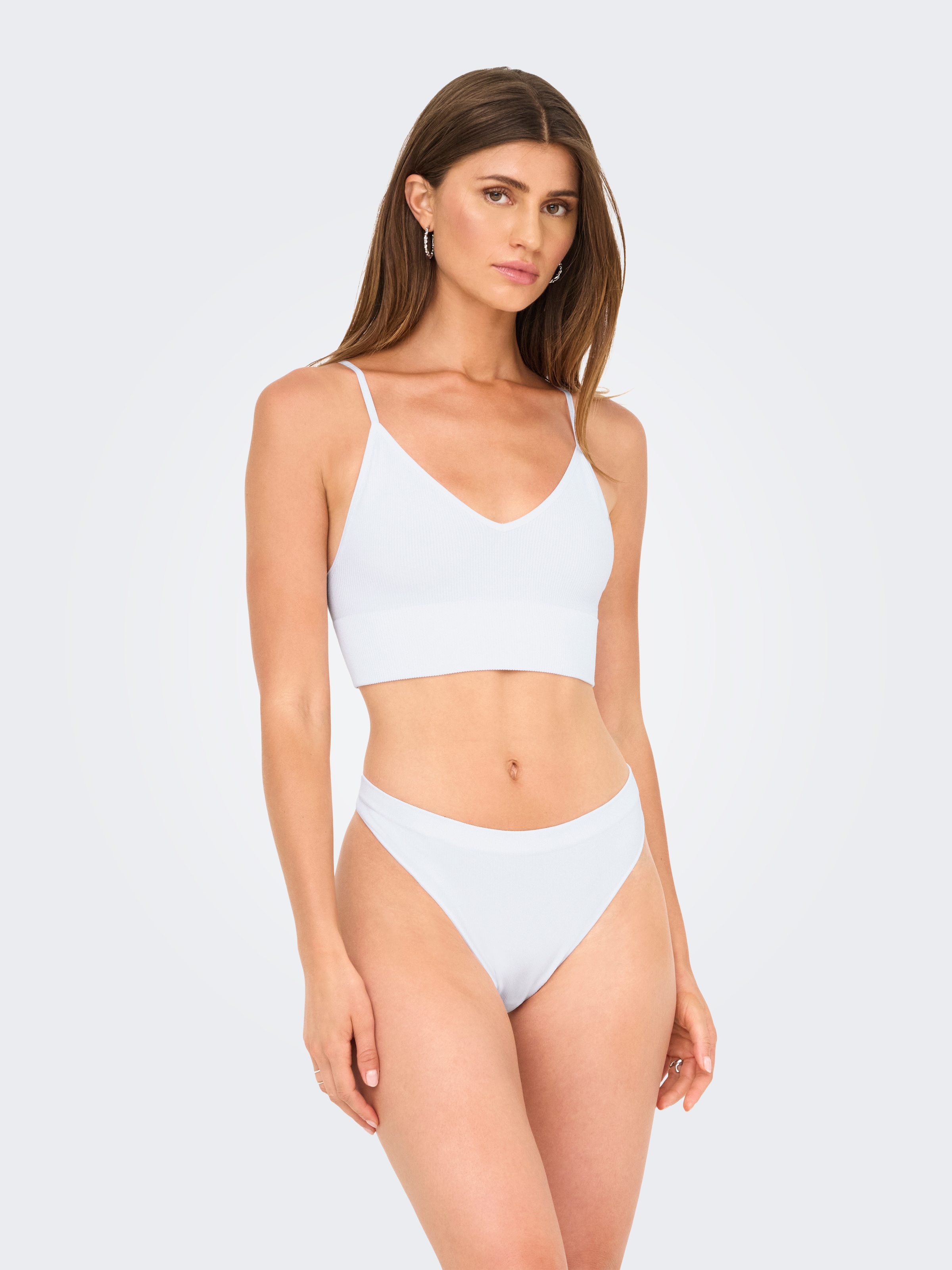 ONLY Bustier »ONLVICKY RIB S-L V-NECK 3-PACK TOP NOOS« Packung, 3 tlg. figurbetont, modisch, Materialmix, Jersey, Spaghettiträger