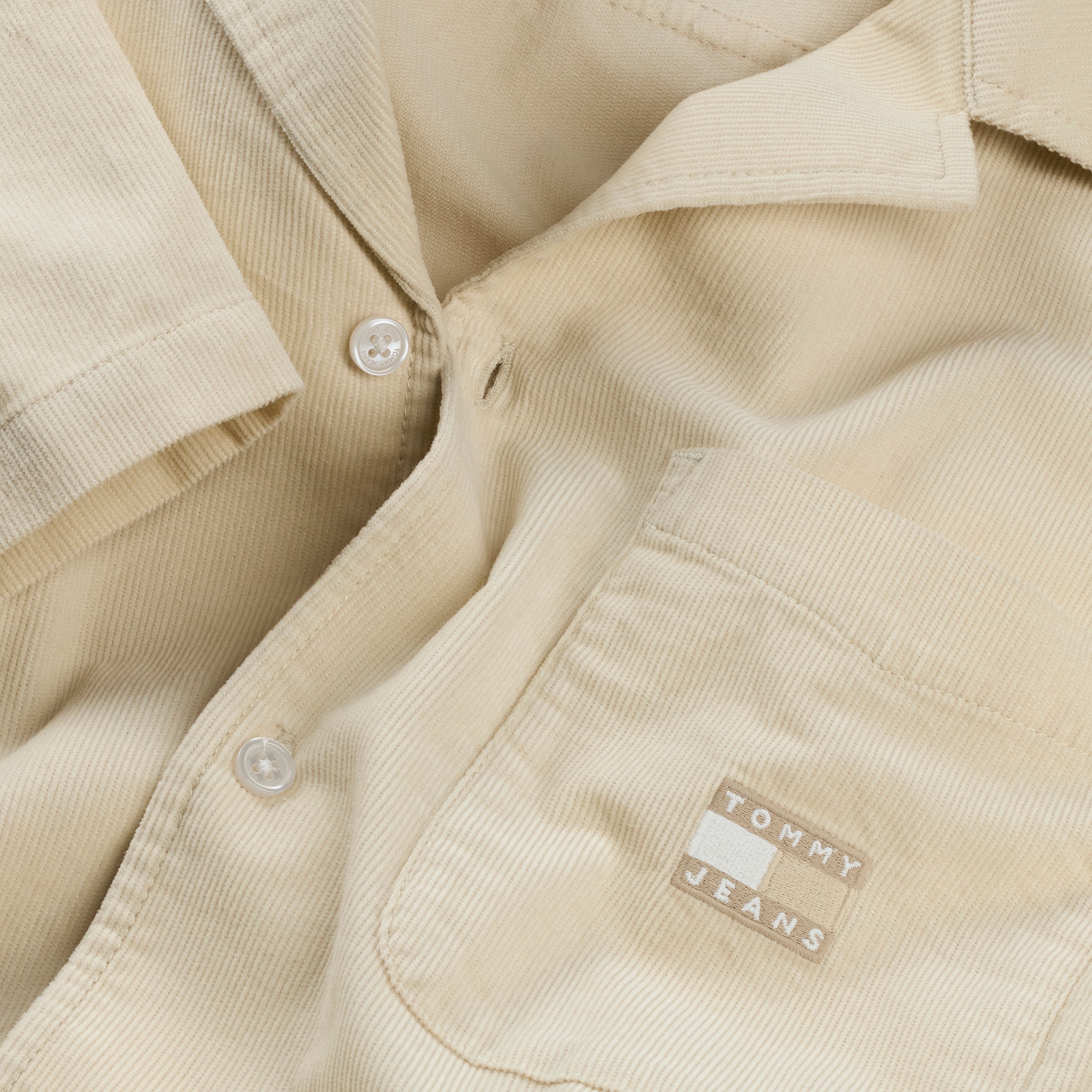 Tommy Jeans Kurzarmhemd »TJM CORD REG CAMP SHIRT«, Mit Rundhalsausschnitt