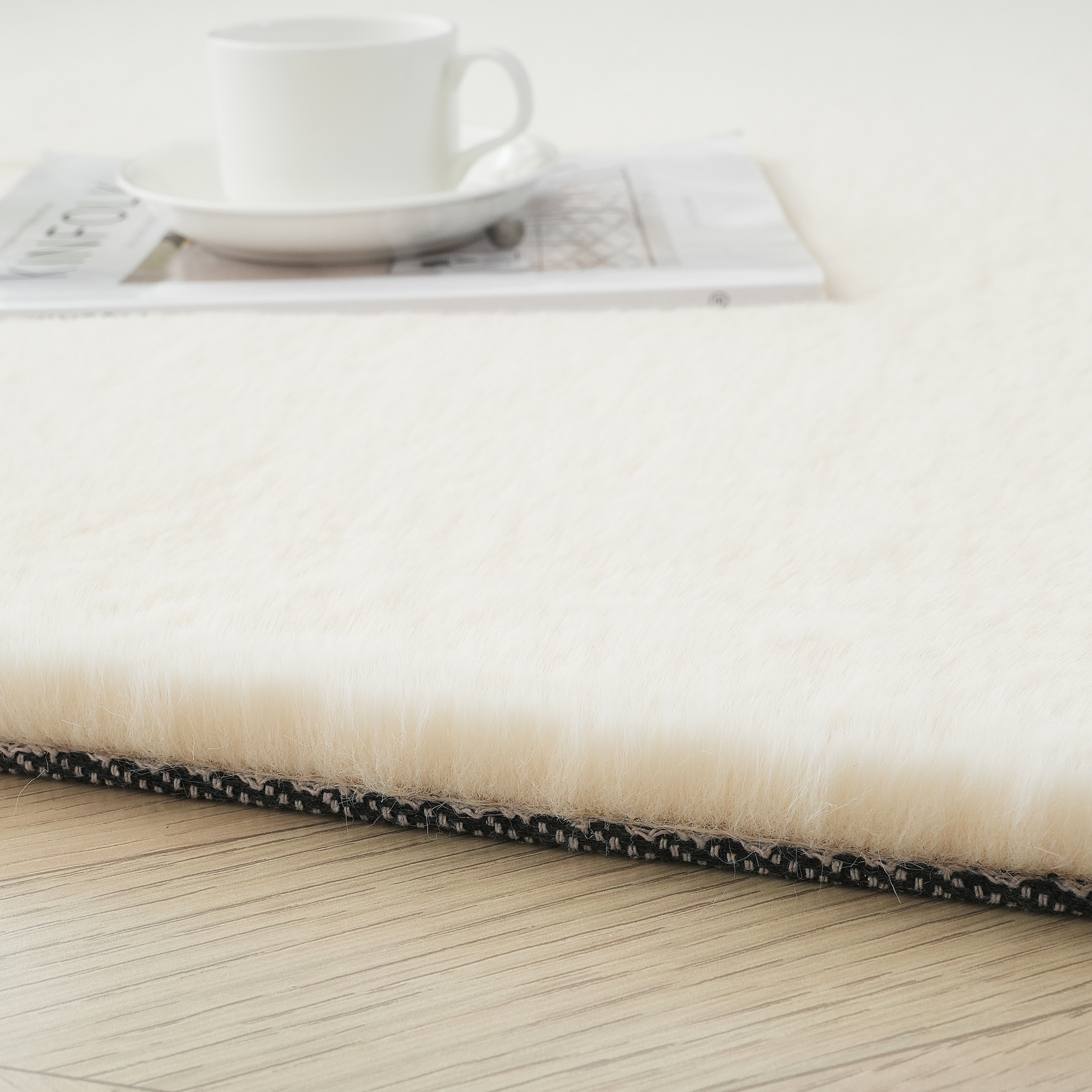 Bruno Banani Fellteppich »Rabbit 2, Kunstfell Teppich, Modern«, rechteckig, 25 mm Höhe, Kaninchenfell-Haptik, sehr weich, Wohnzimmer, Schlafzimmer, Esszimmer