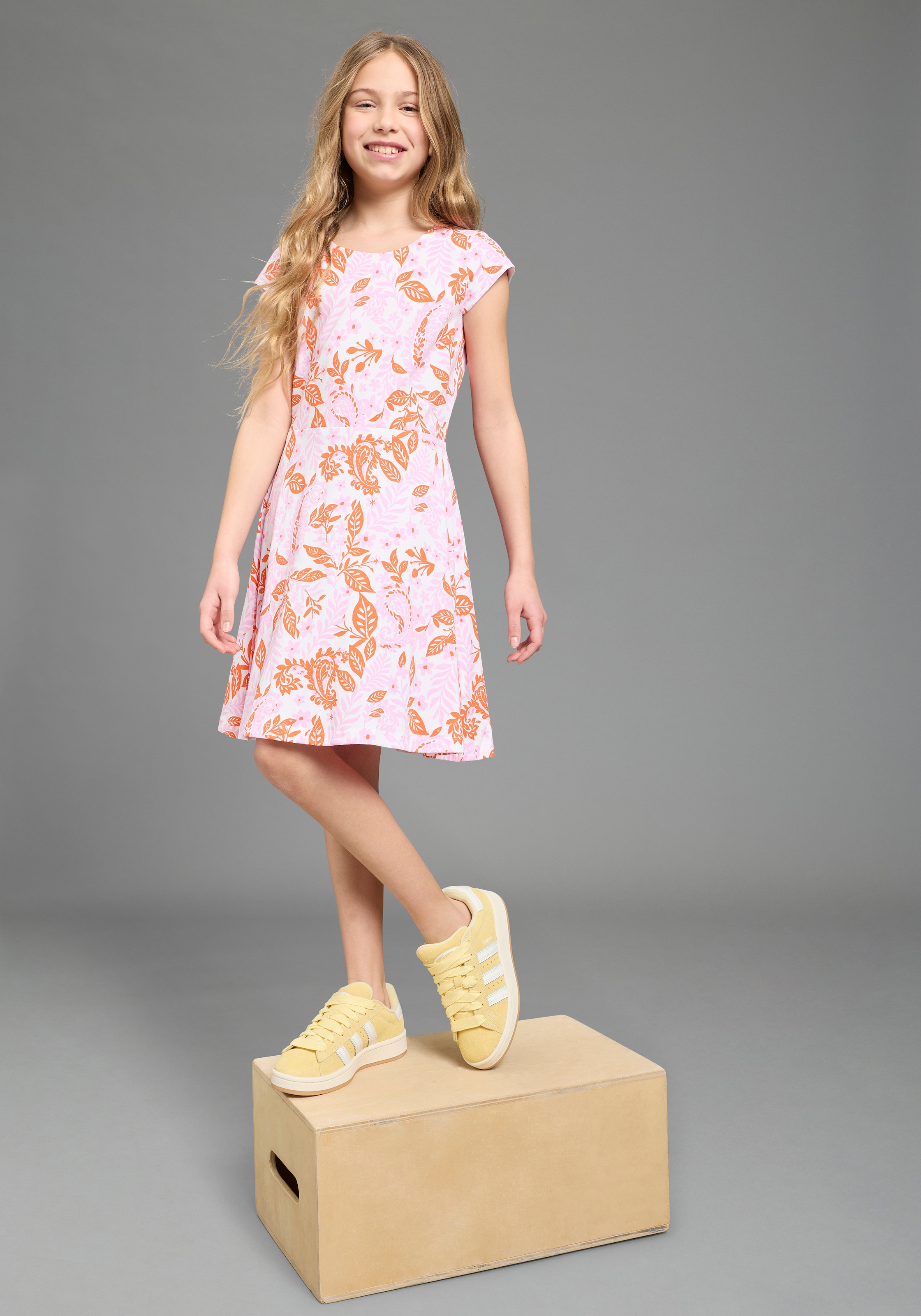 KIDSWORLD Jerseykleid »Kleid mit Paisley-Allover Muster« modischer Stil, für Mädchen, aus Single Jersey, Kurzarm