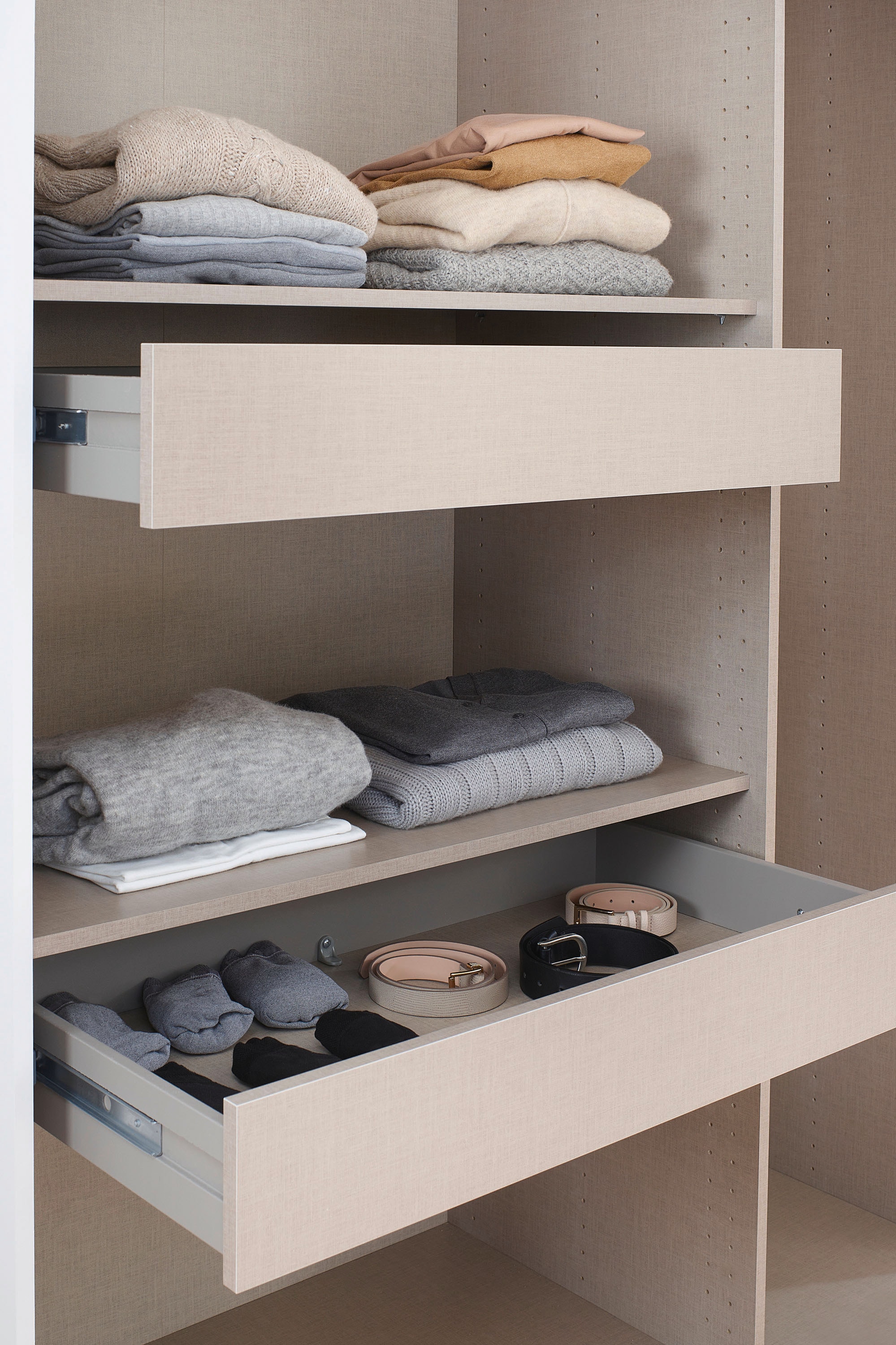 rauch Schwebetürenschrank »Kleiderschrank Schrank Garderobe BESTSELLER KOLUNA mit Spiegel«, inkl. 2 Innenschubladen sowie extra Einlegeböden MADE IN GERMANY