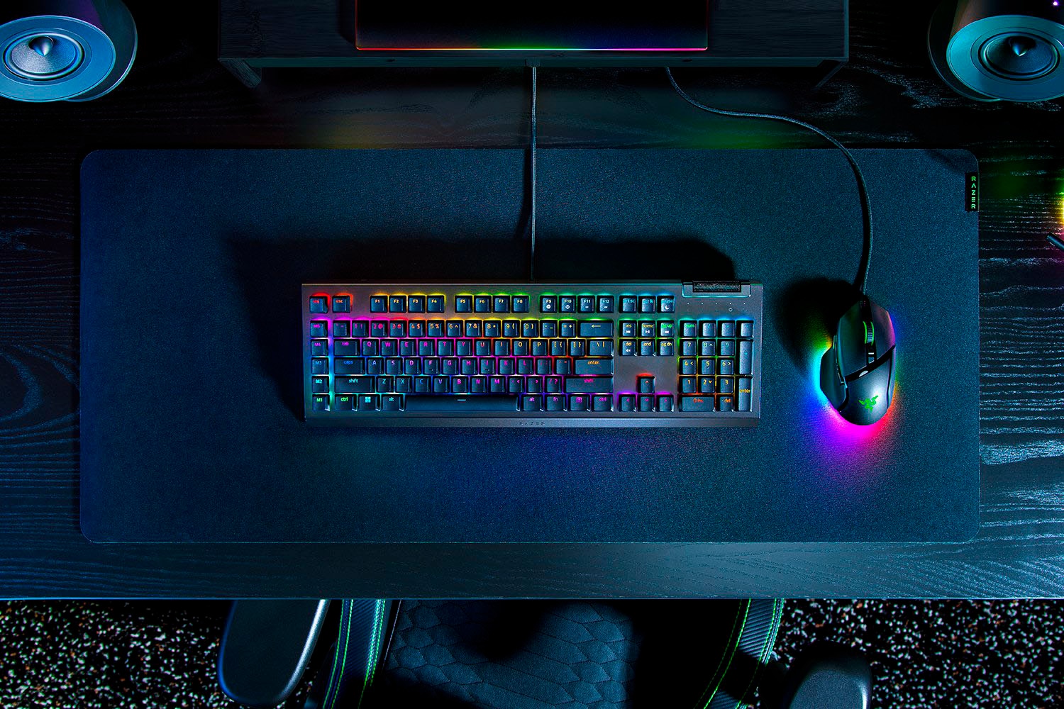 RAZER Tastatur »BlackWidow V4 X - Grün Switch - DE«, (Funktionstasten-Lautstärkeregler-Makro-Tasten-Multimedia-Tasten-Profil-Speicher-Ziffernblock-USB-Anschluss)