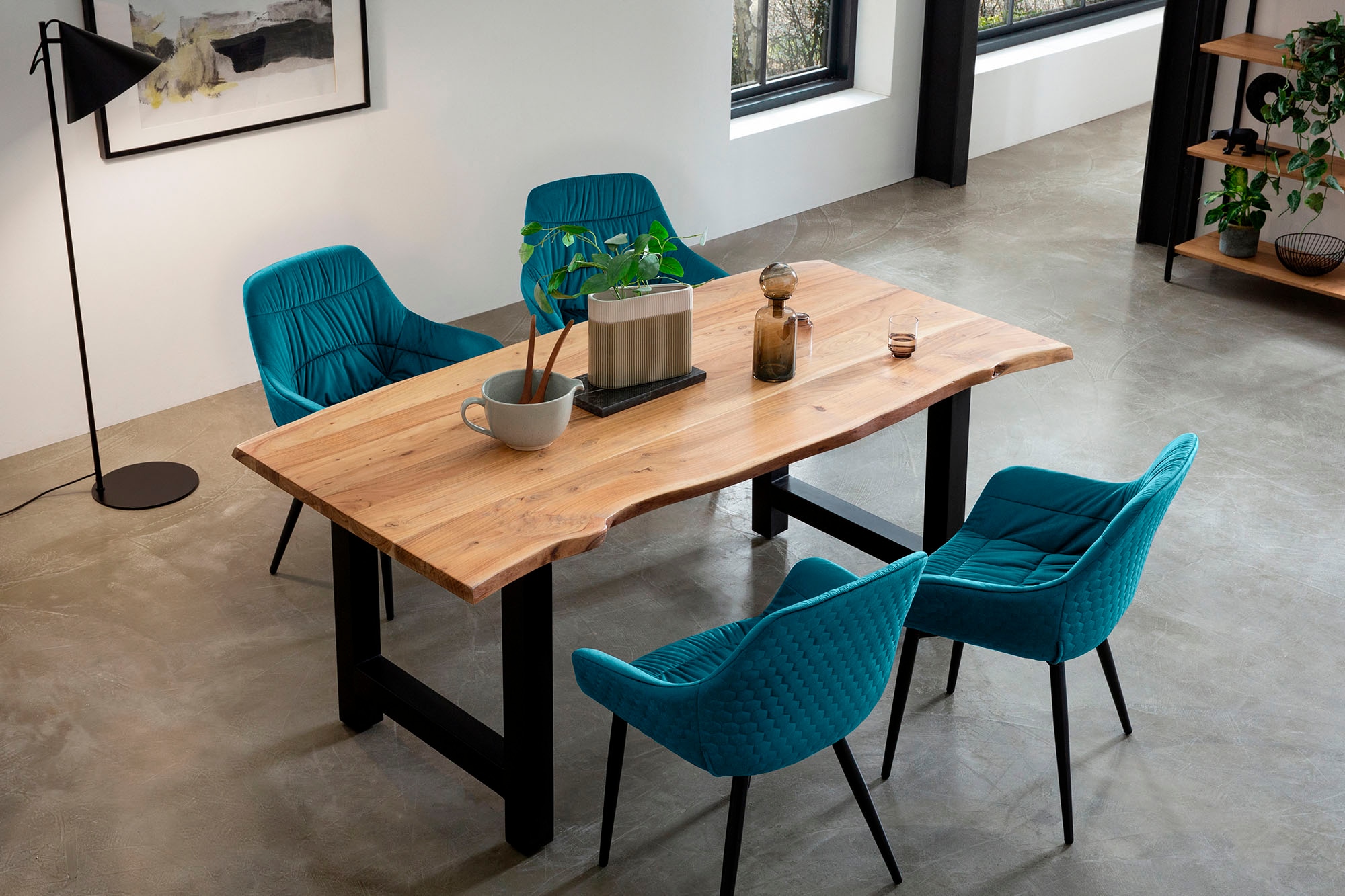 SalesFever Armlehnstuhl »Stilvoller Esszimmerstuhl für Komfort« () Esszimmerstuhl, Wabensteppung aussen, Quersteppung innen, Metallfüße