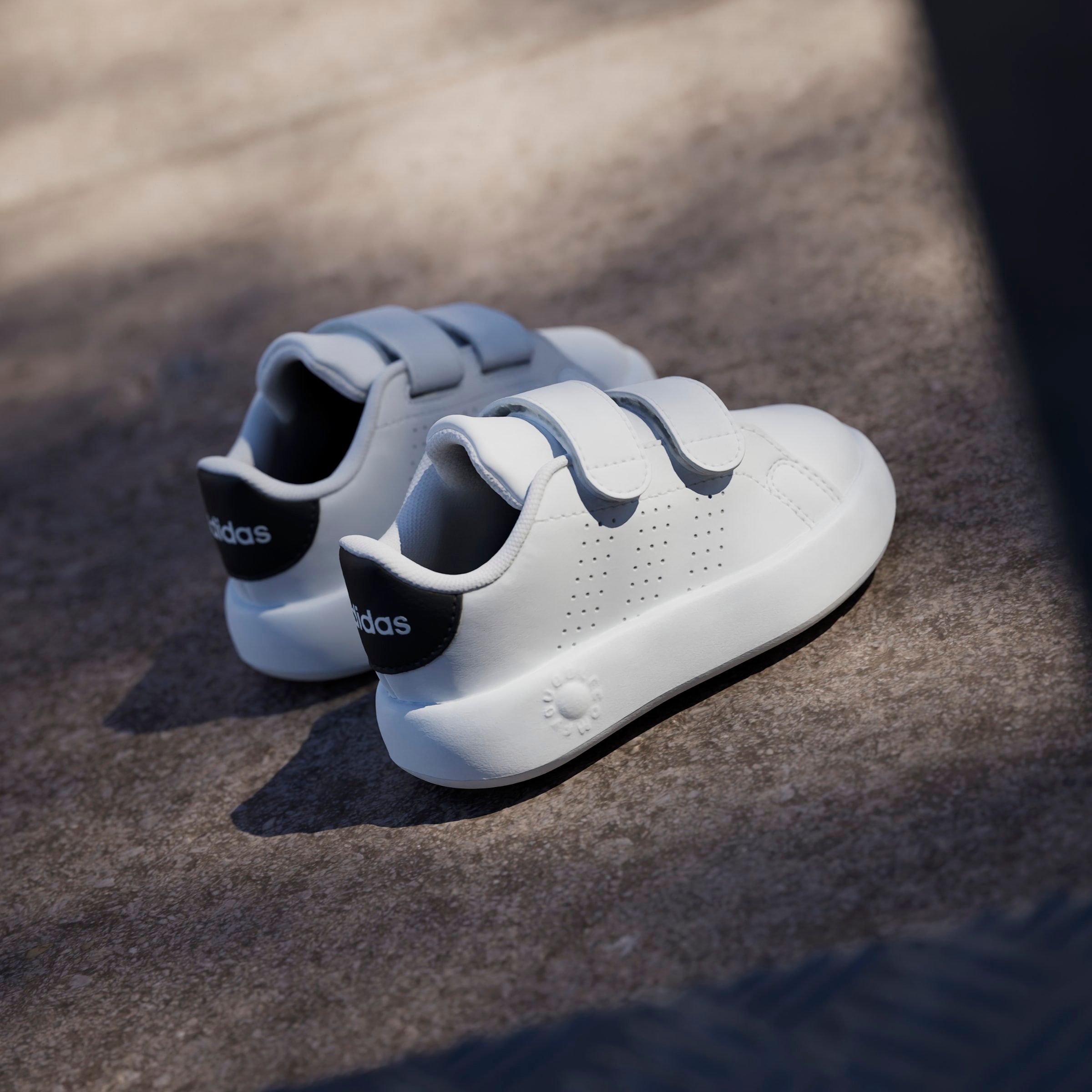 adidas Sportswear Klettschuh »ADVANTAGE KIDS«, Design auf den Spuren des adidas Stan Smith, für Kinder