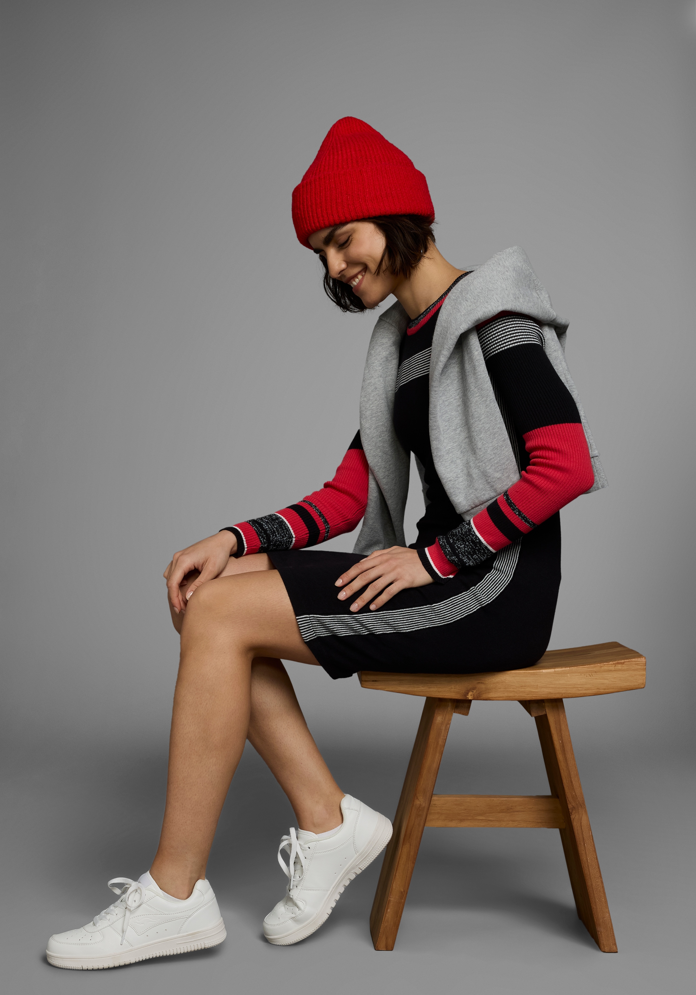 KangaROOS Strickkleid, figurbetont, lang, sportiver Look, aus Baumwollmix, Langarm
