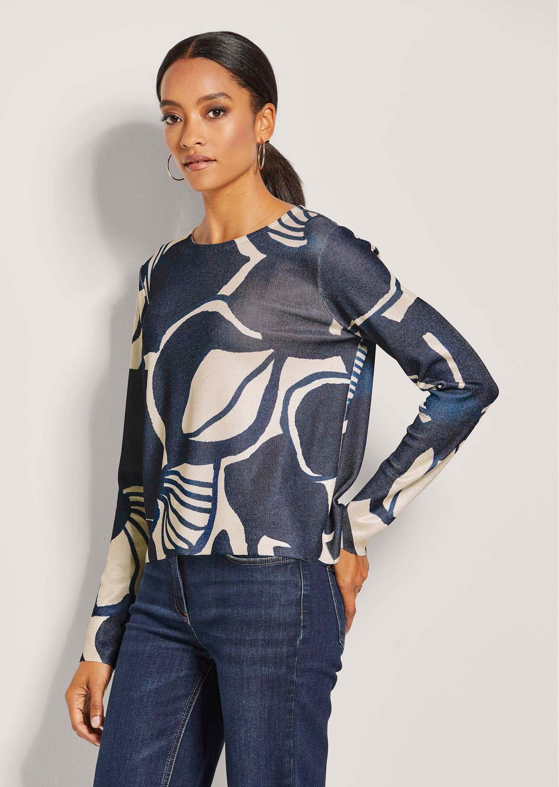 MADELEINE Longpullover »Pullover Kurzer Rundhals-Pullover mit Unikat-Print«