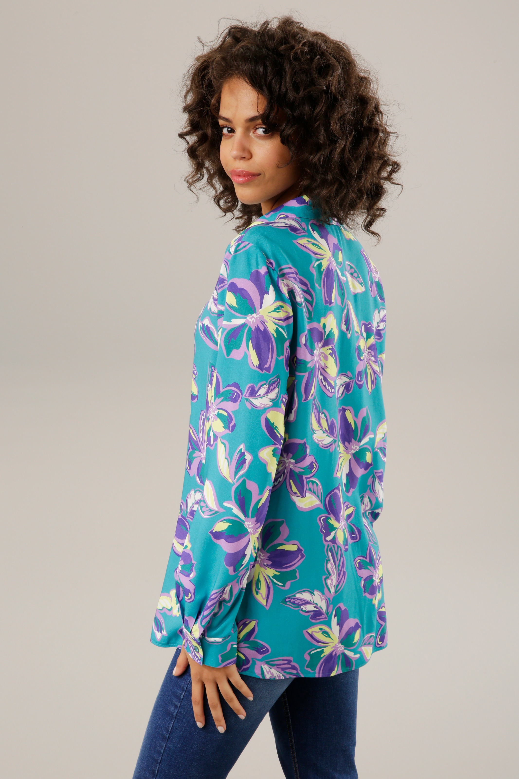 Aniston CASUAL Hemdbluse, mit farbharmonischen bei und Blüten Blättern bestellen OTTO bedruckt