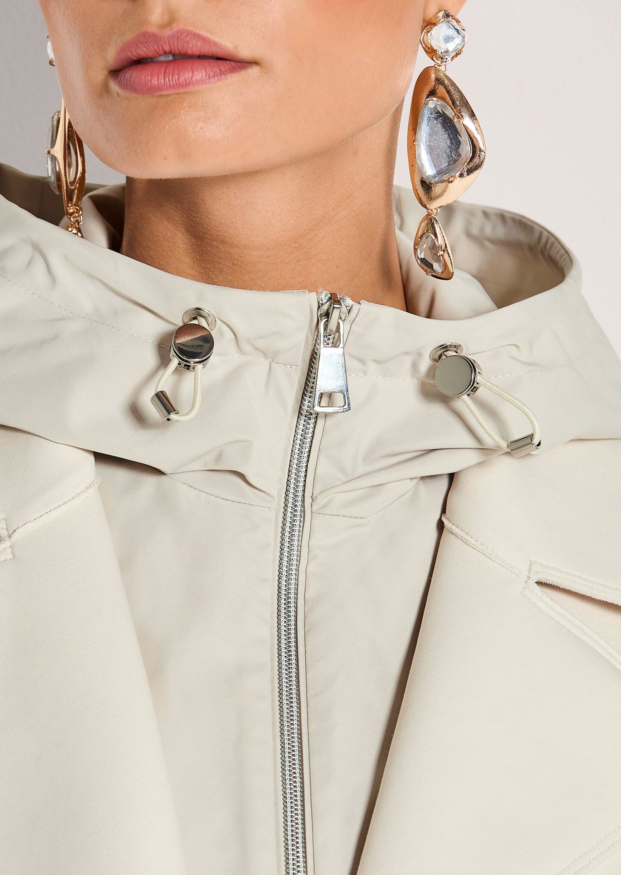 MADELEINE Kurzjacke »Cabanjacke Scuba-Jacke mit Kapuze« Markanter Reverskragen