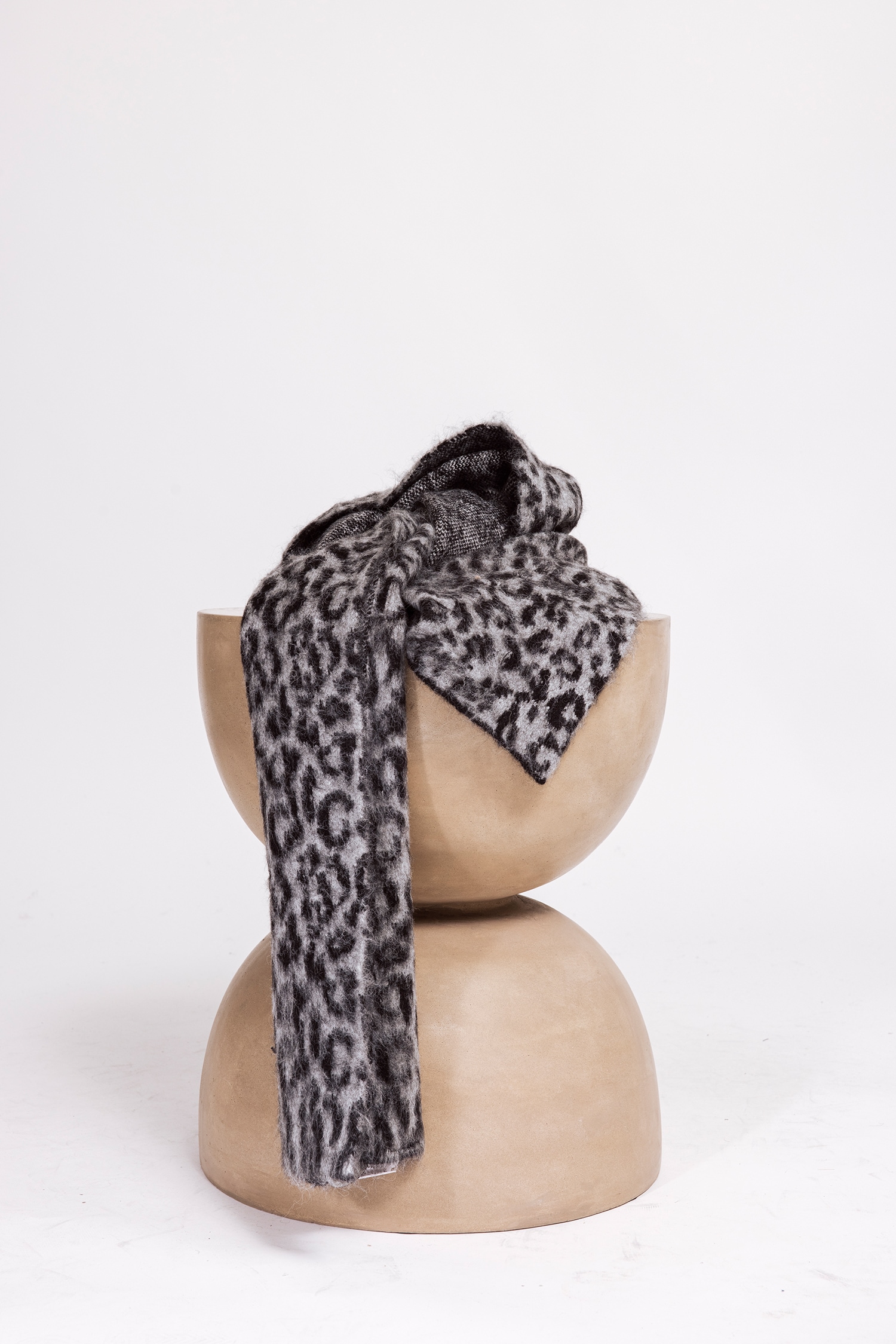 Zhrill Modeschal »AYTANA« Modetuch, weicher Materialmix, Leo-Look, Casual Stil