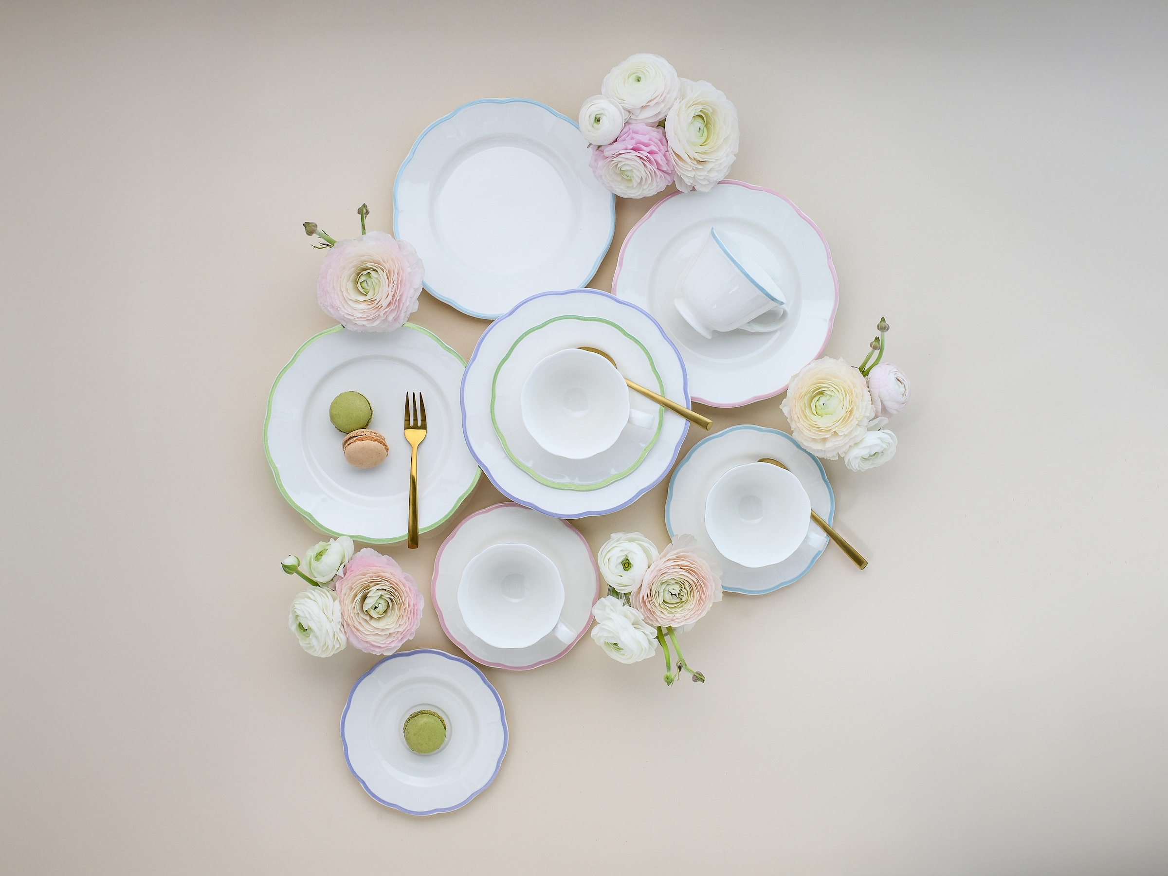 CreaTable Kaffeeservice »Florine Bunt, Service 12-tlg.« Elegant, Klassische Form, Zart gewellte Ränder