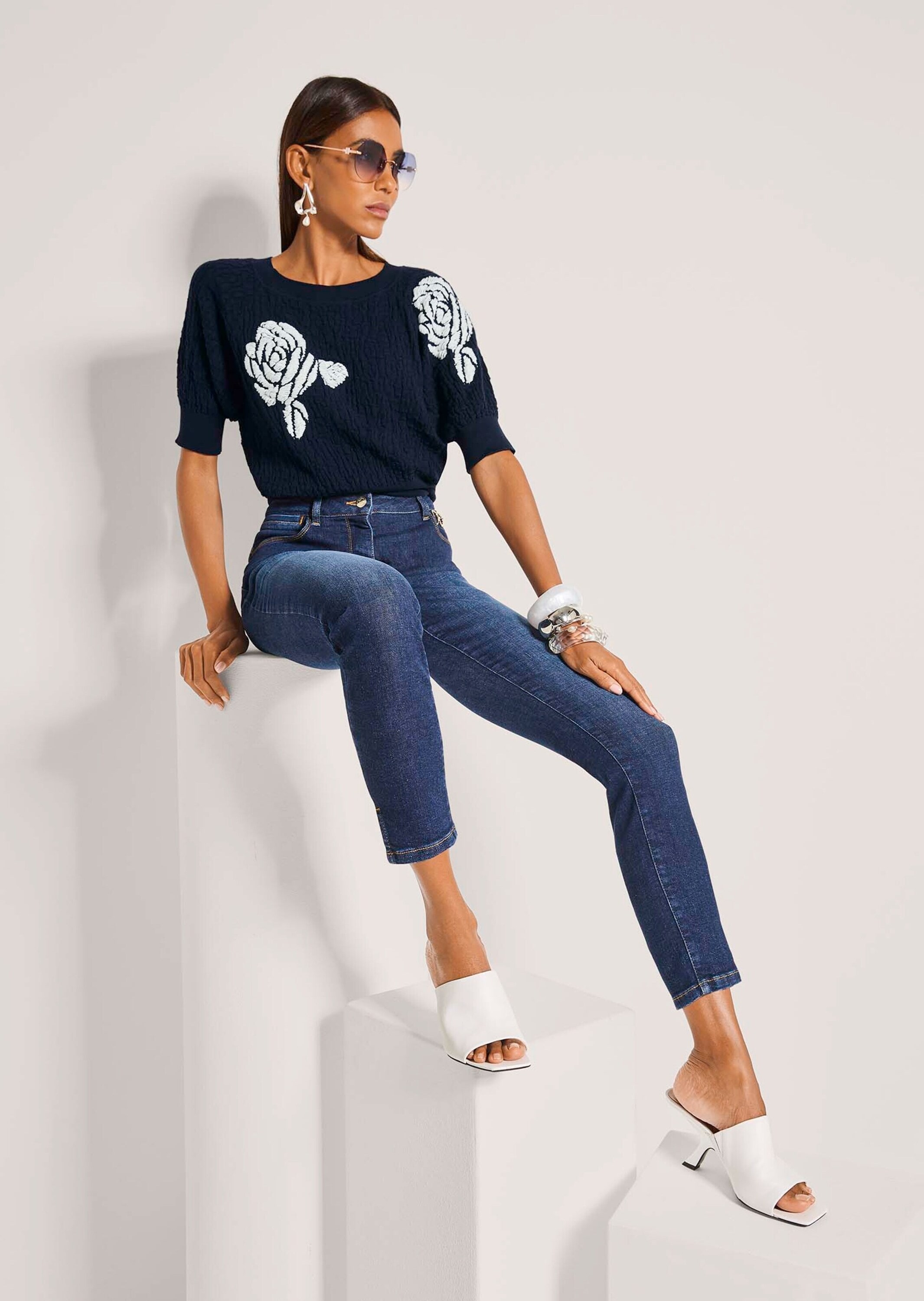 MADELEINE Longpullover »Cloqué-Pullover Feinstrickpullover mit Blütenmuster« Cloque-Optik